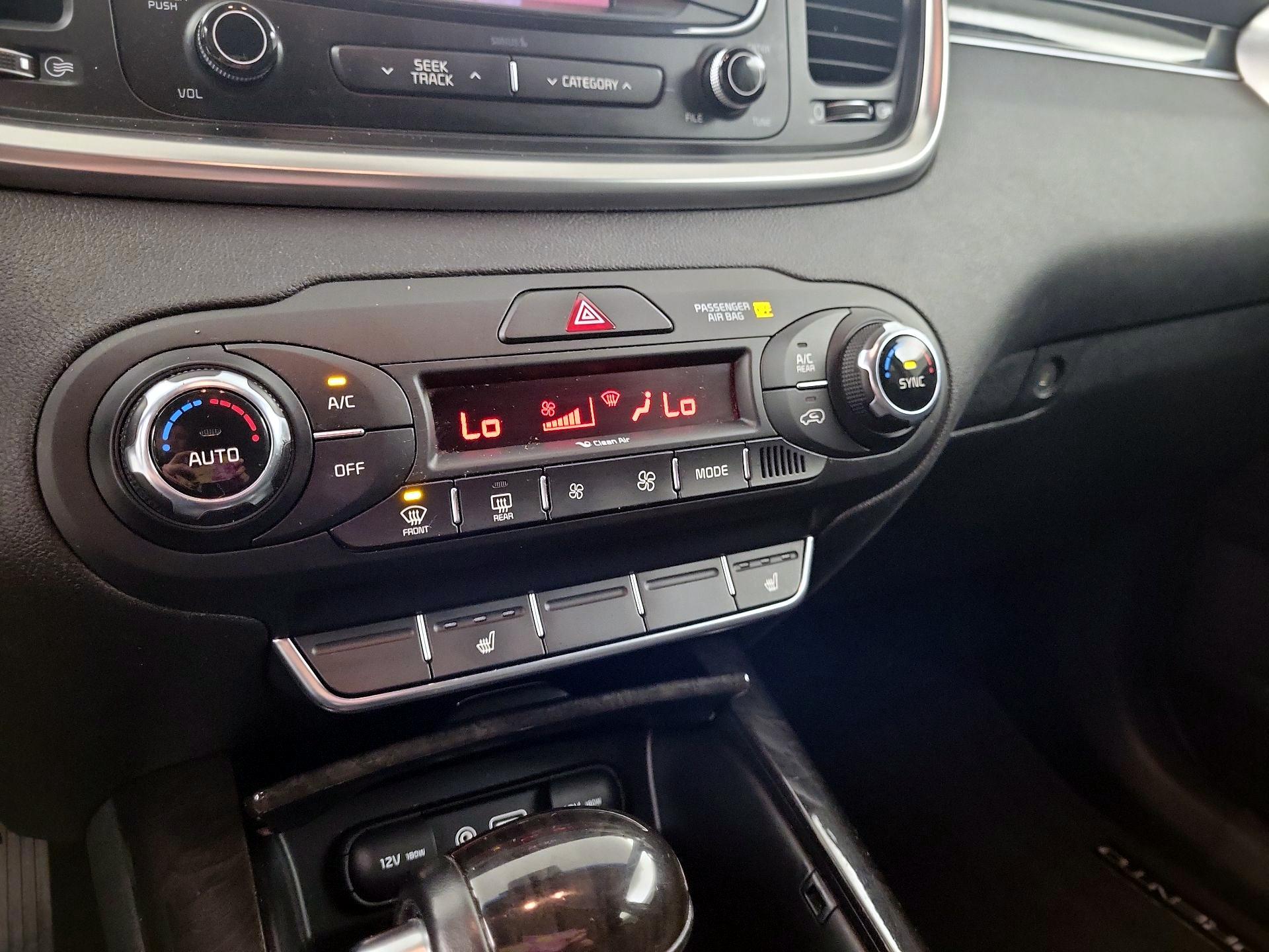 Thumbnail: 2016 Kia Sorento - 14