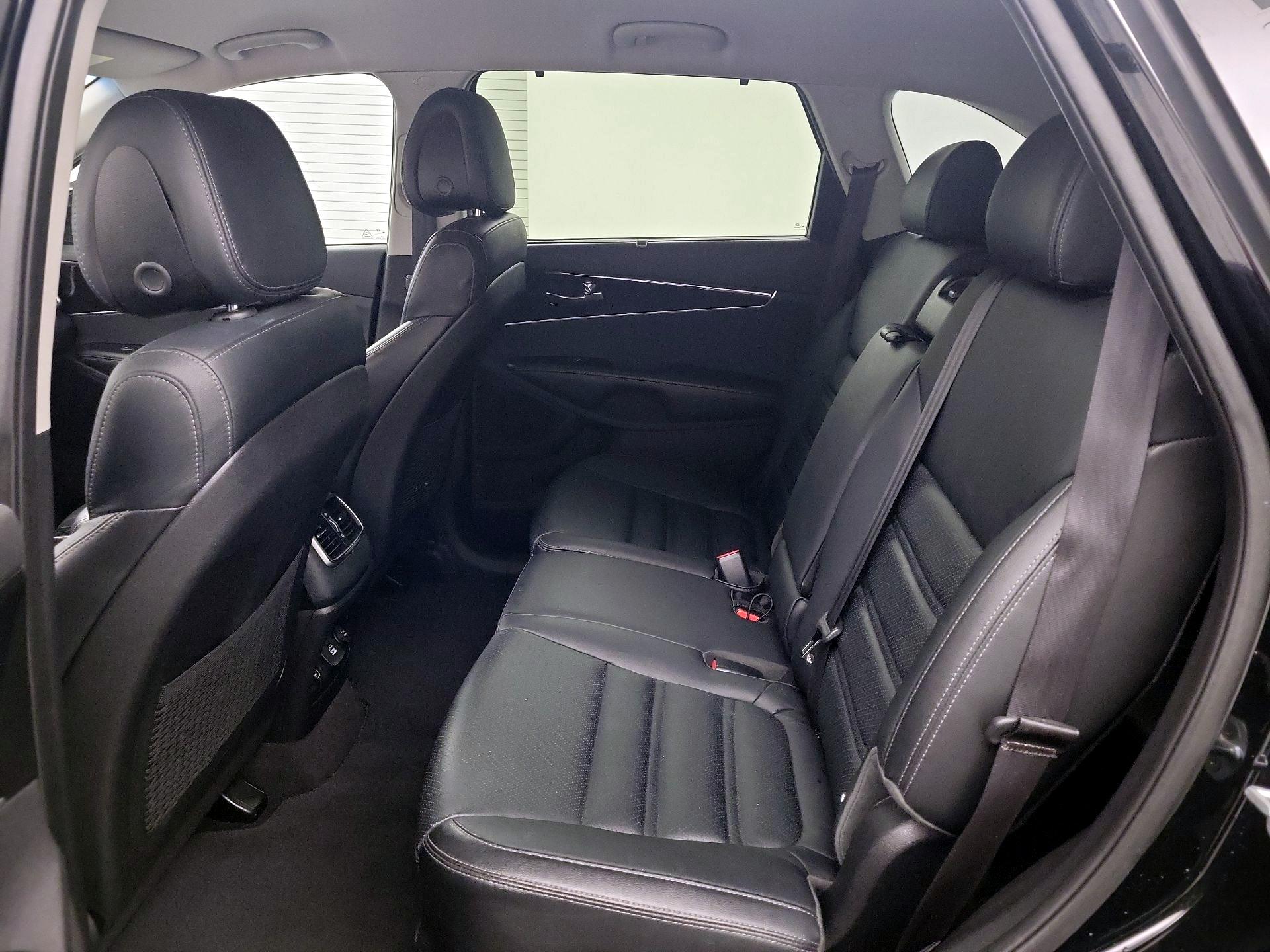 Thumbnail: 2016 Kia Sorento - 17