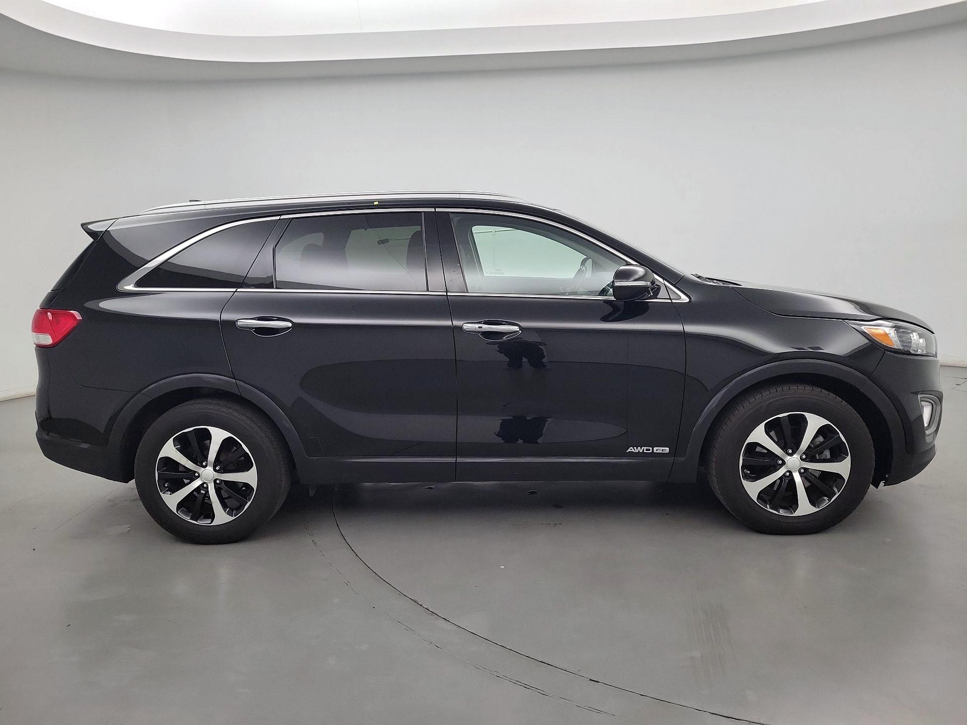 Thumbnail: 2016 Kia Sorento - 4