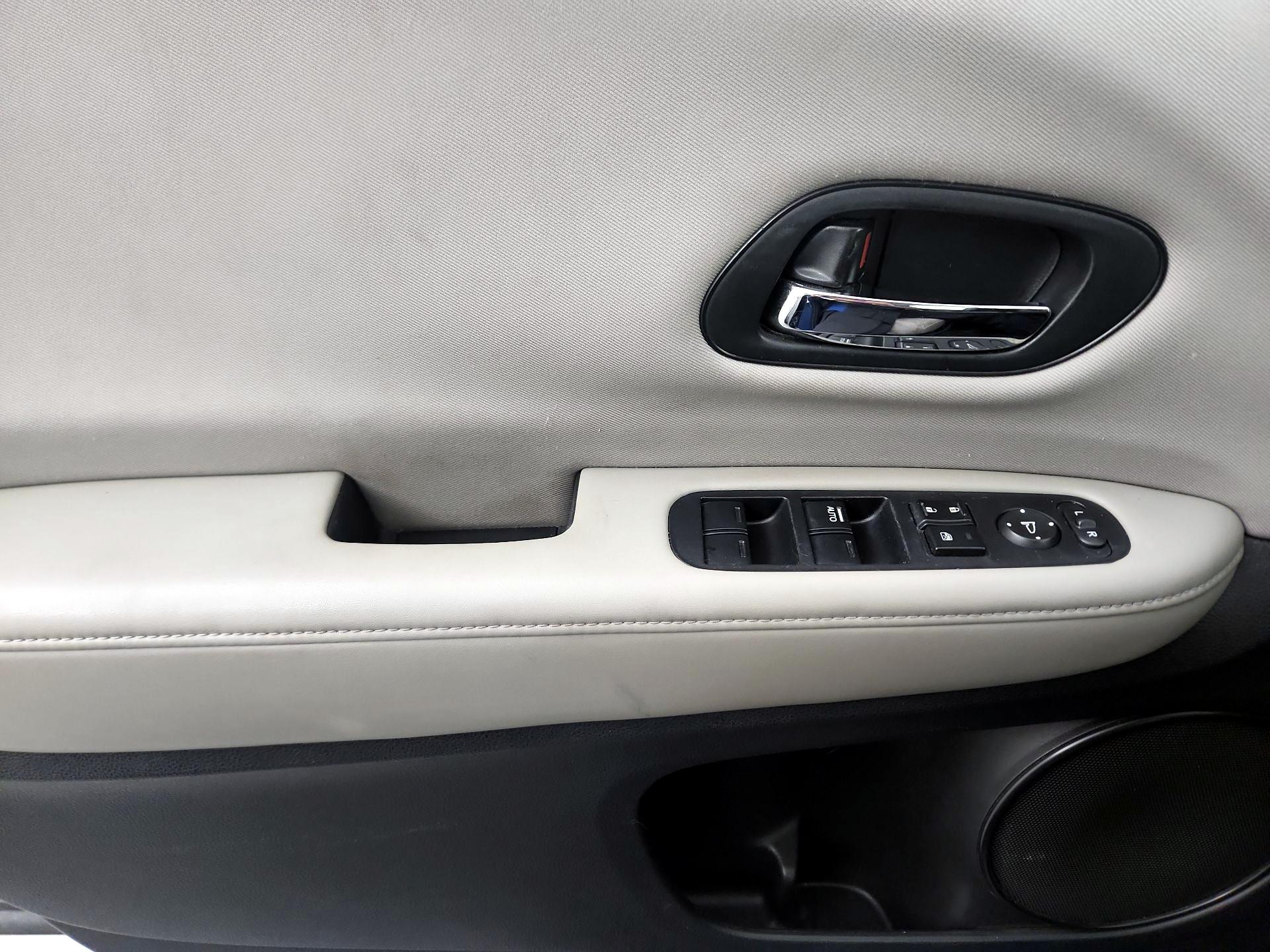 Thumbnail: 2016 Honda HR-V - 10