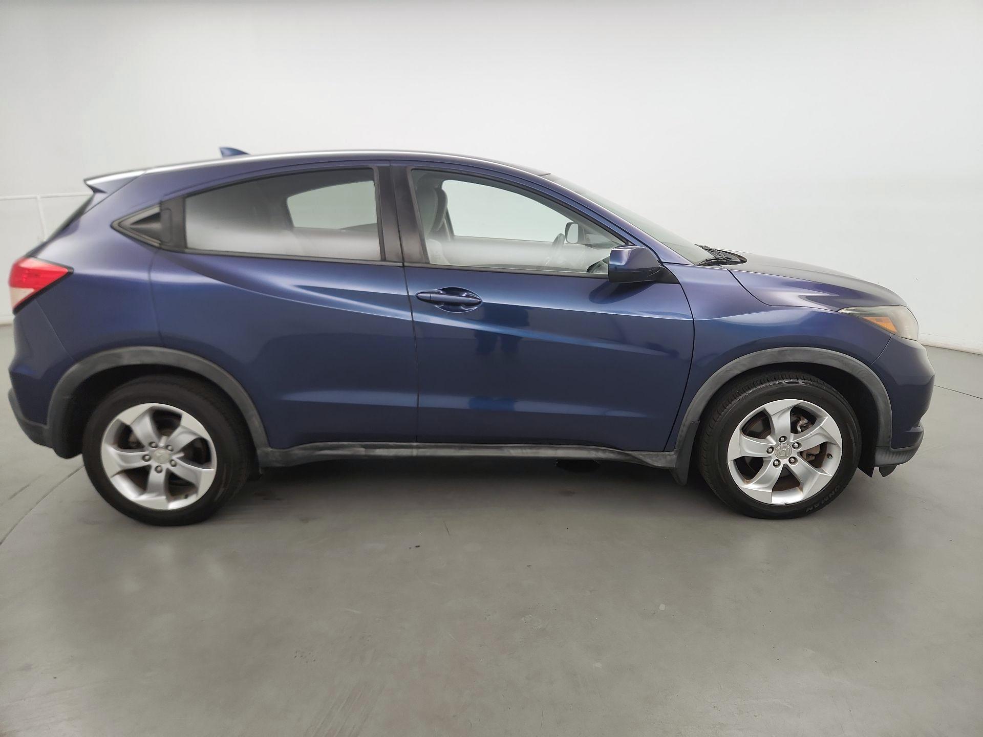 Thumbnail: 2016 Honda HR-V - 4