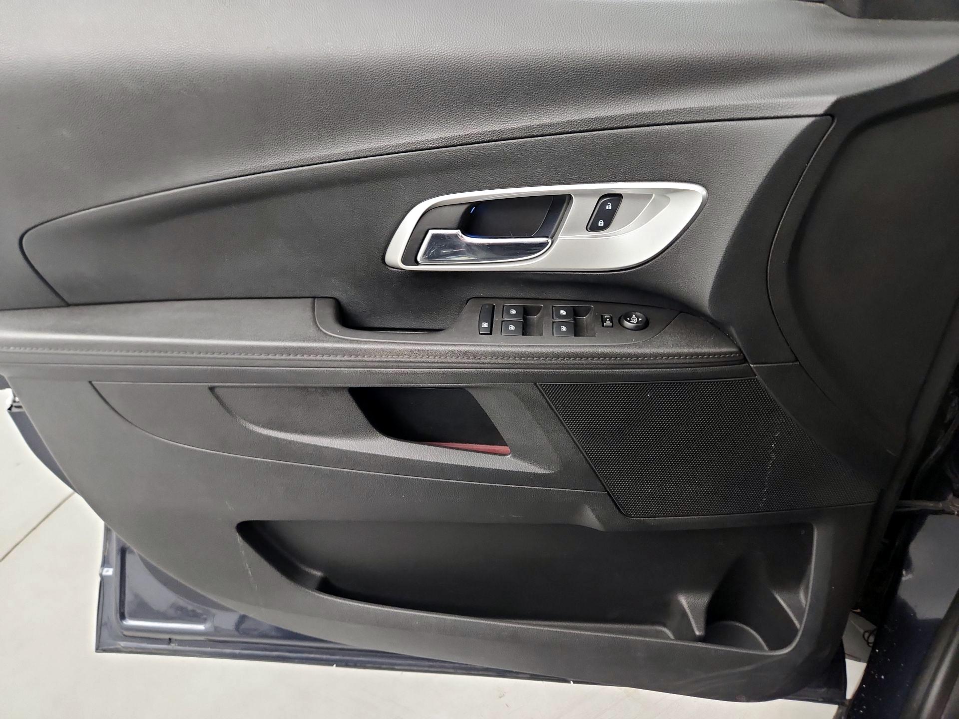 Thumbnail: 2017 Chevrolet Equinox - 10