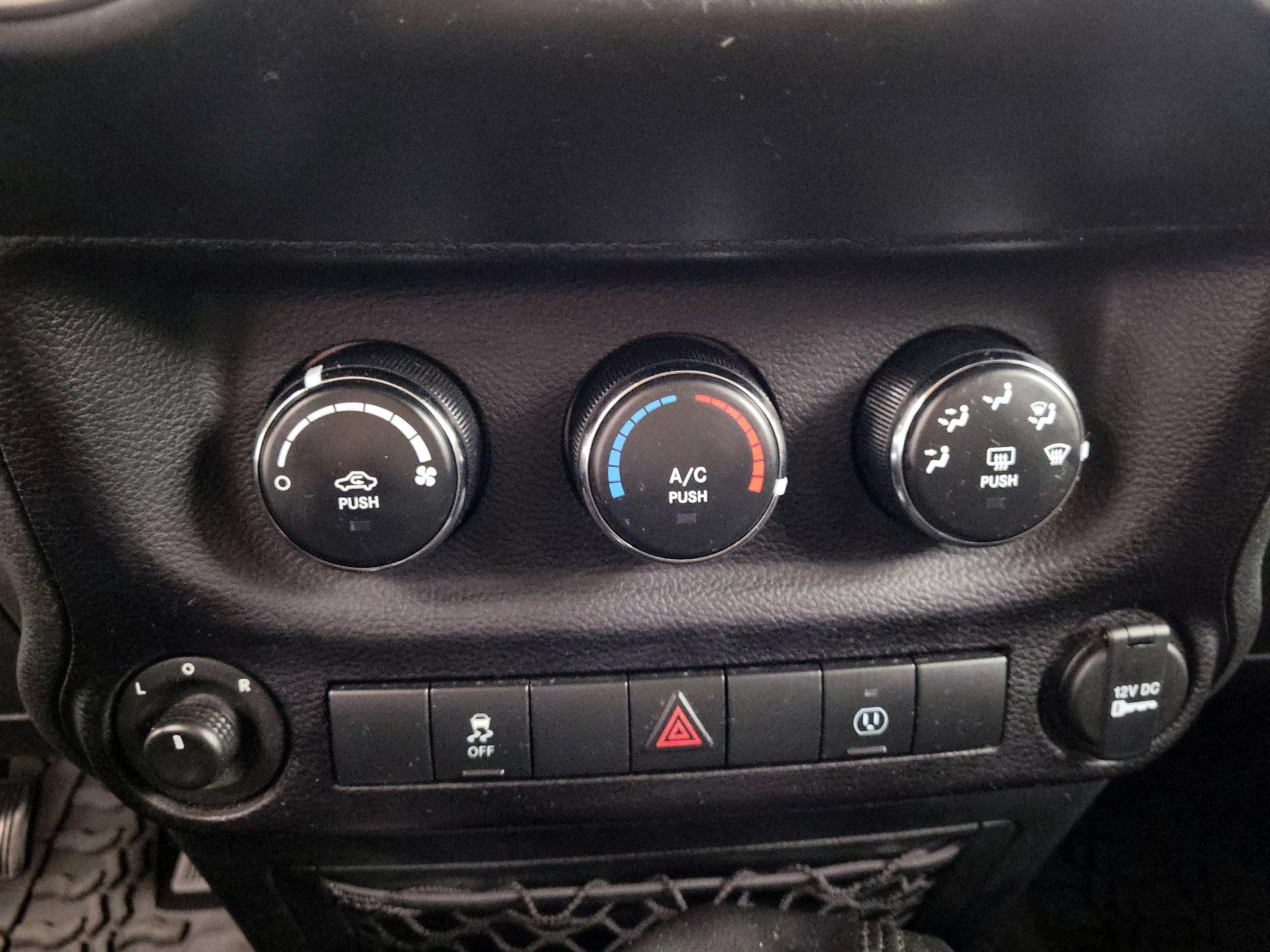 Thumbnail: 2015 Jeep Wrangler - 12