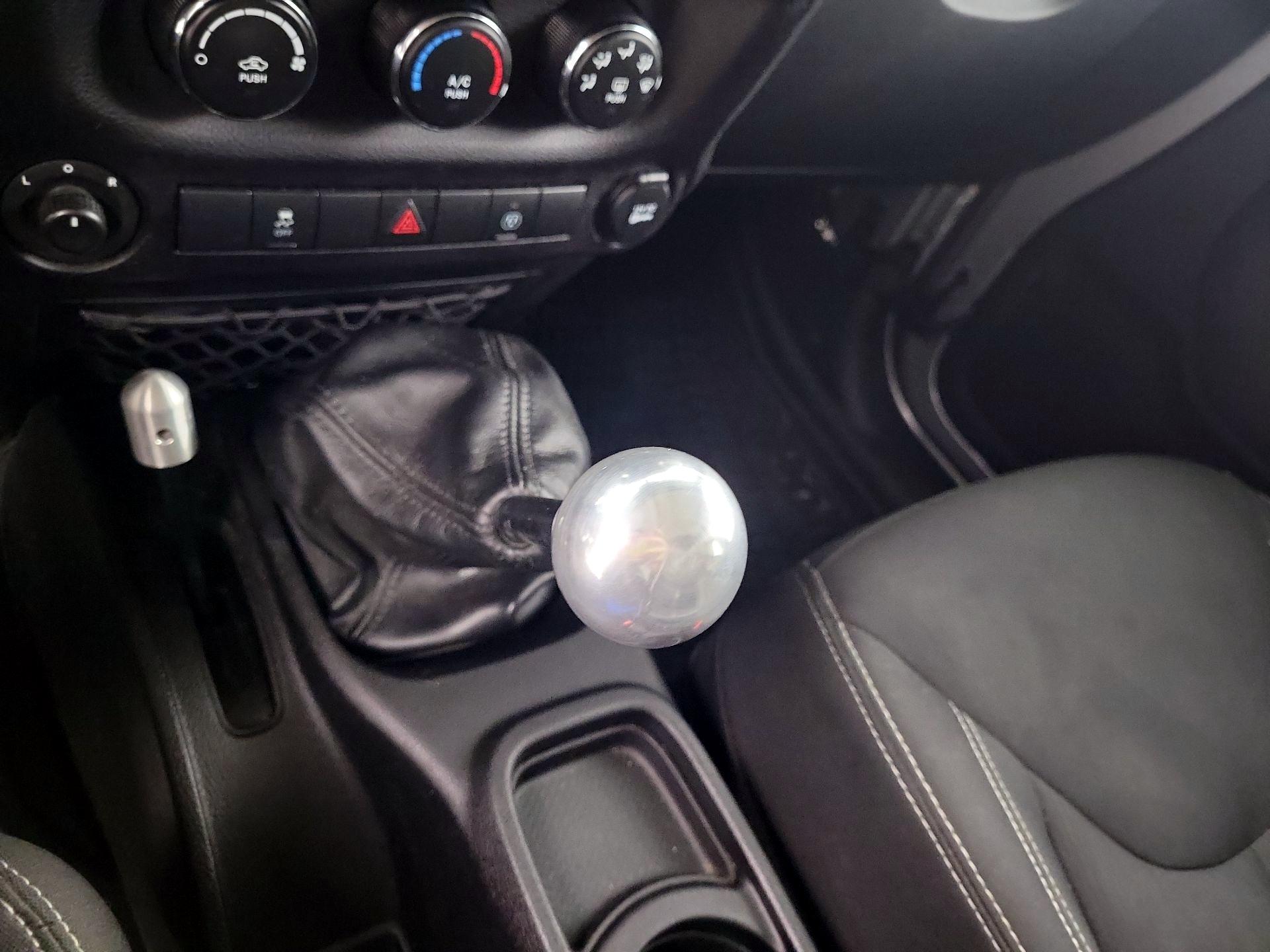 Thumbnail: 2015 Jeep Wrangler - 13