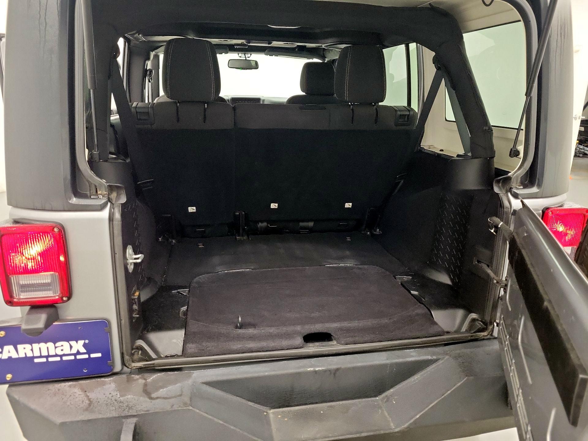 Thumbnail: 2015 Jeep Wrangler - 15