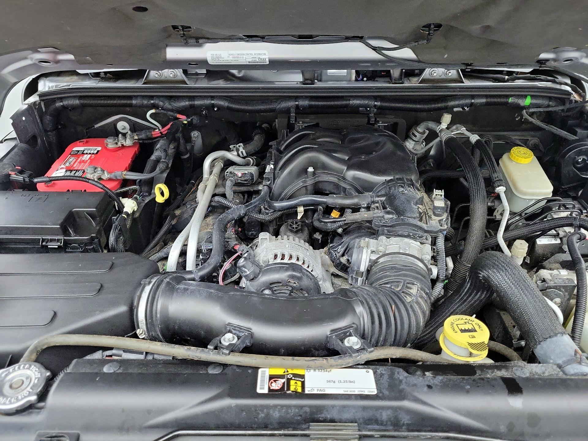 Thumbnail: 2015 Jeep Wrangler - 16