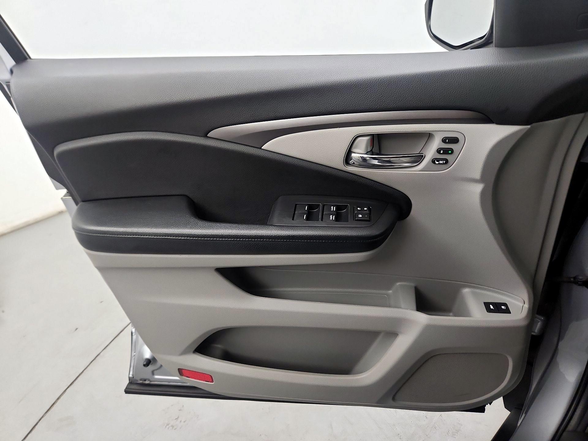 Thumbnail: 2019 Honda Pilot - 10