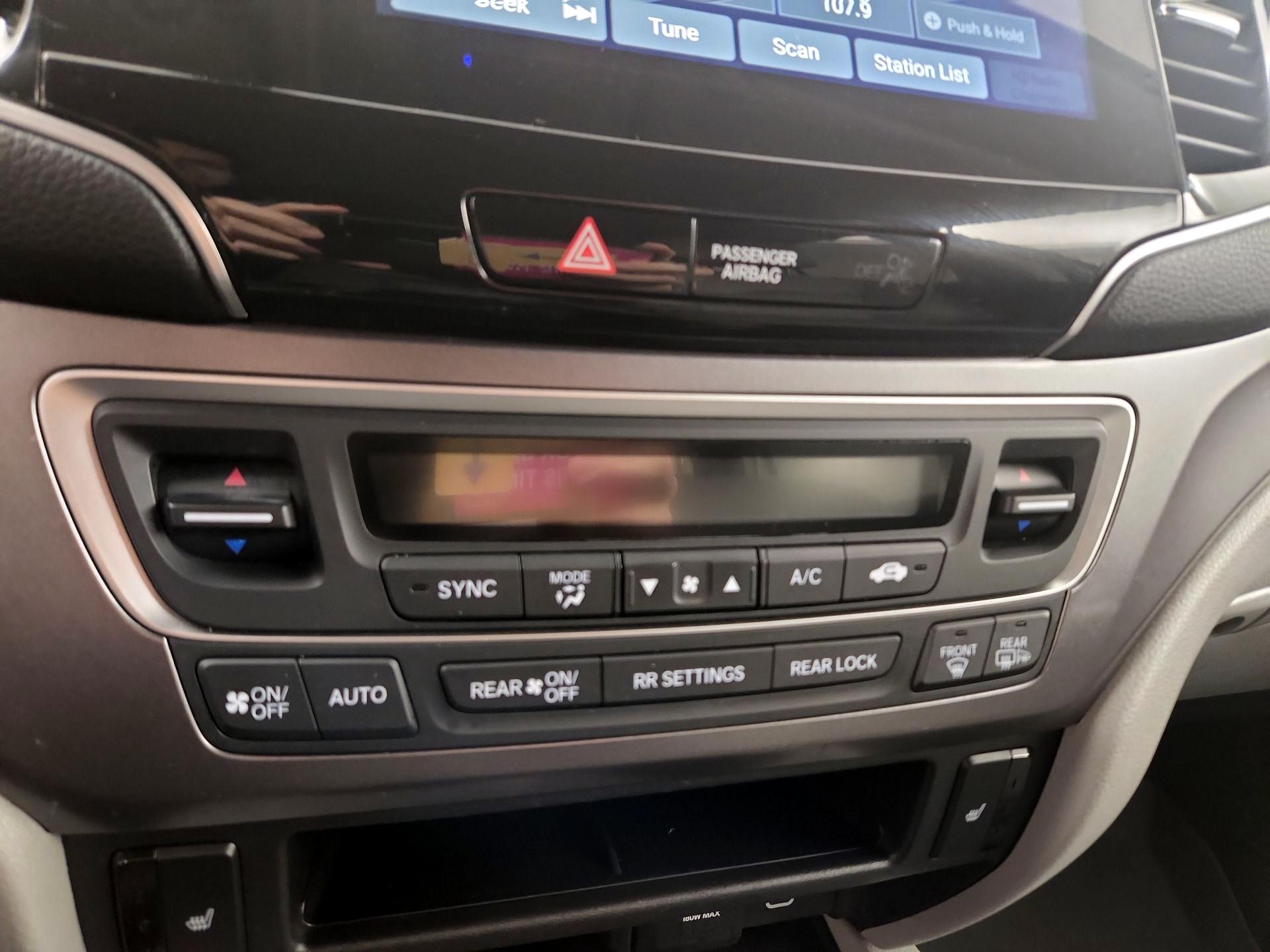 Thumbnail: 2019 Honda Pilot - 14