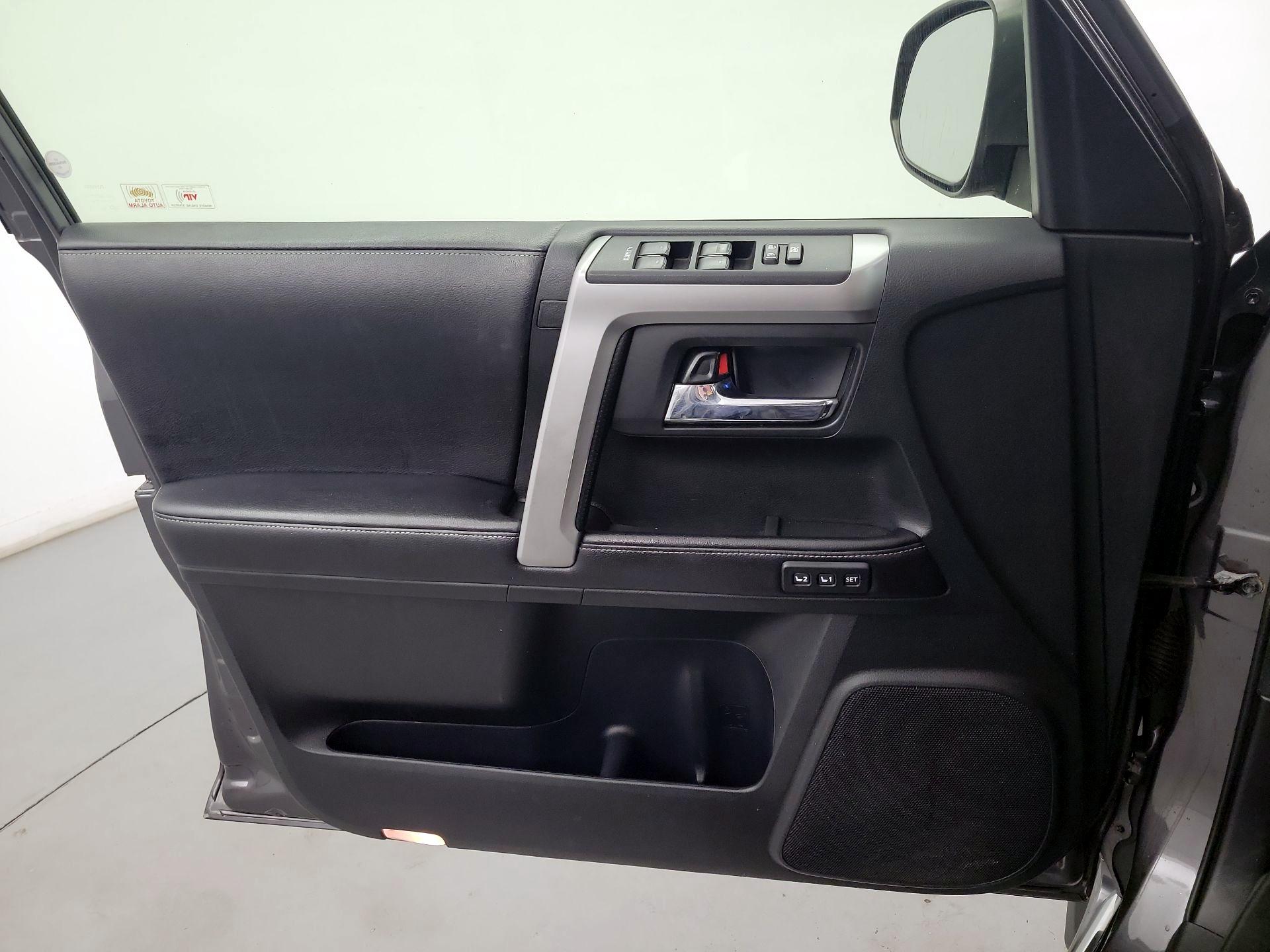 Thumbnail: 2016 Toyota 4Runner - 10