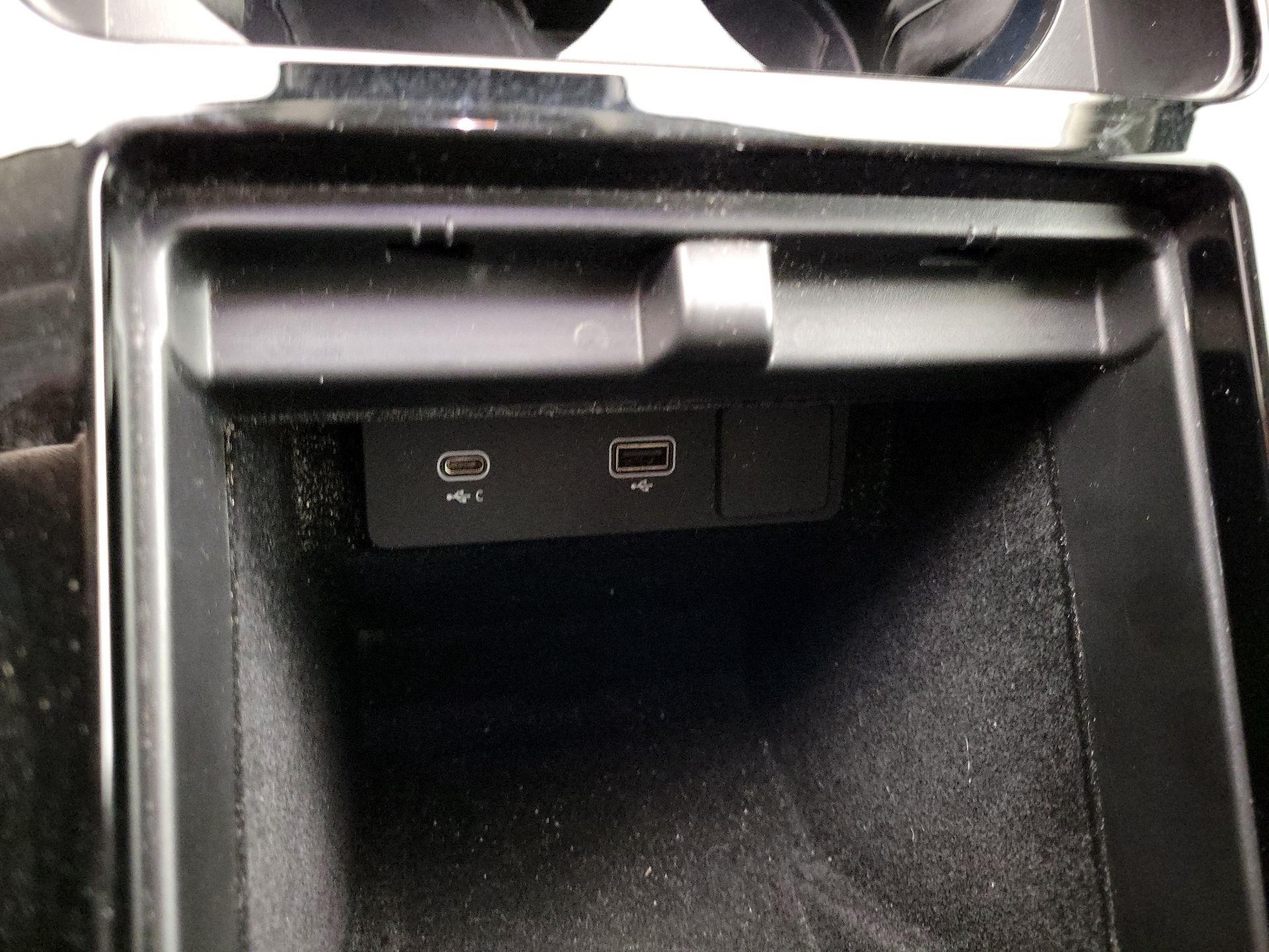 Thumbnail: 2023 Land Rover Range Rover Evoque - 17