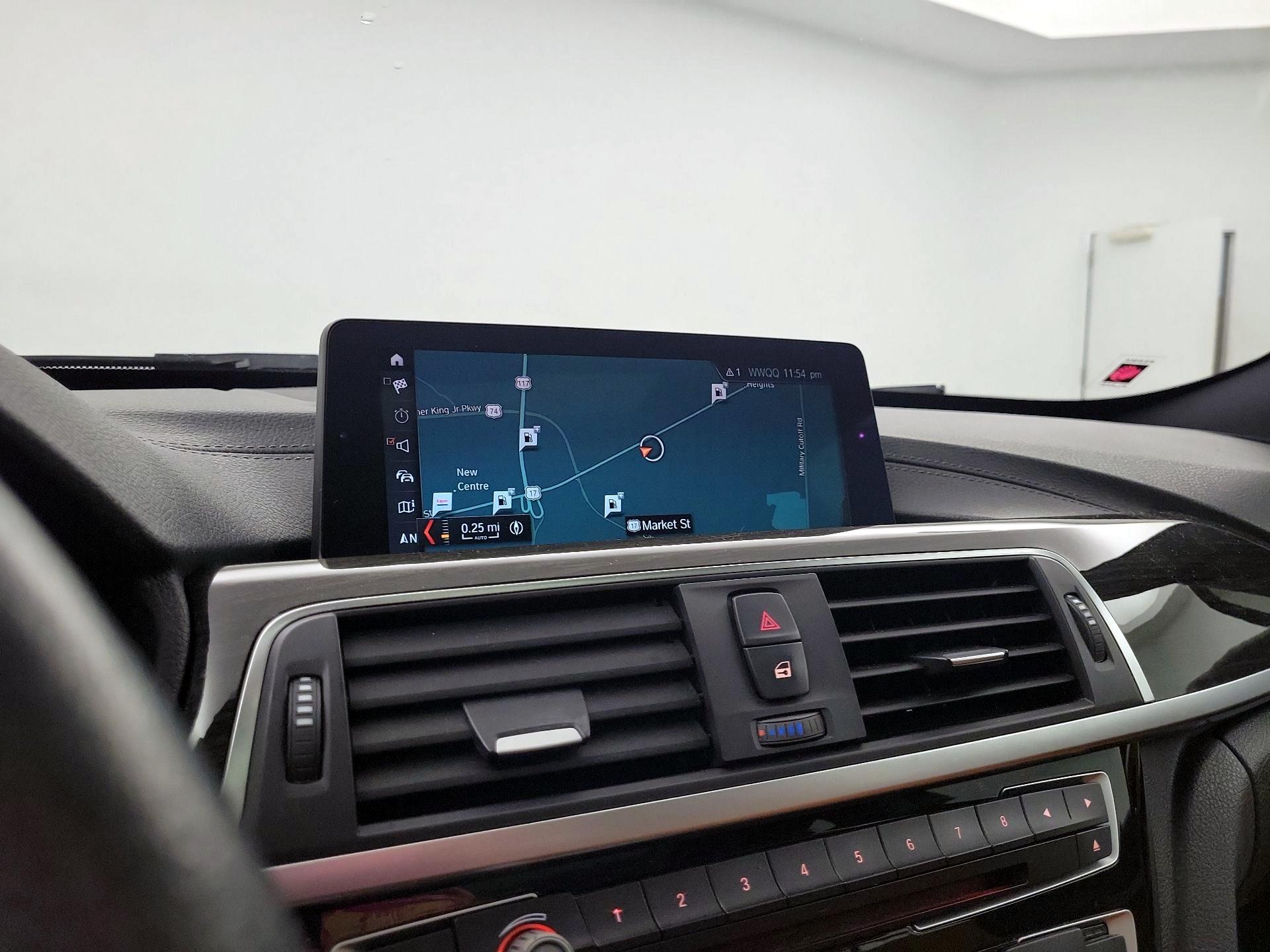 Thumbnail: 2018 BMW 3 Series - 12