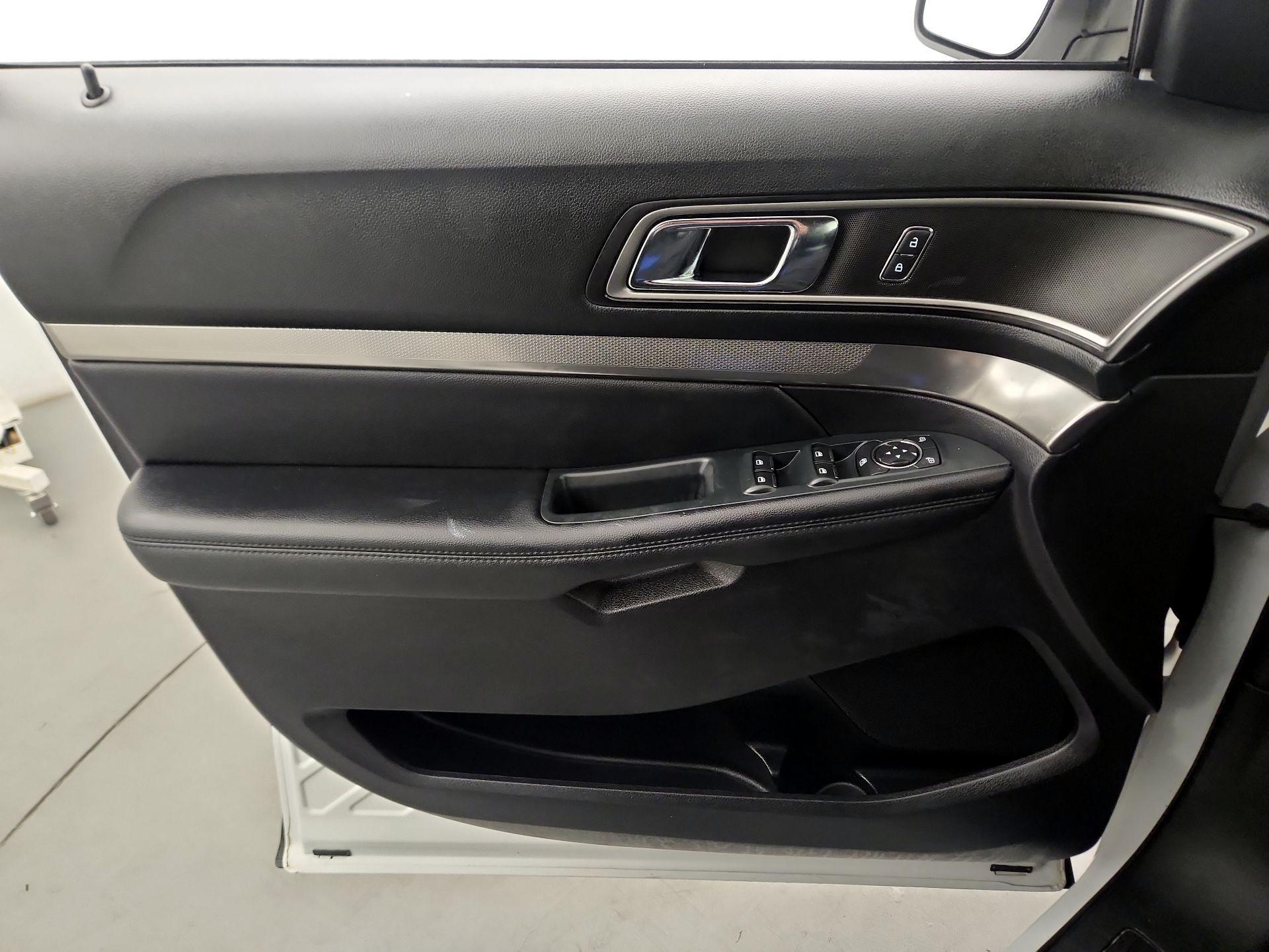 Thumbnail: 2019 Ford Explorer - 10