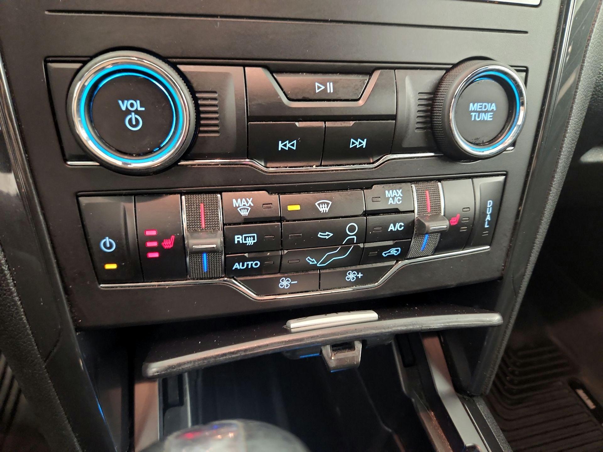 Thumbnail: 2019 Ford Explorer - 14