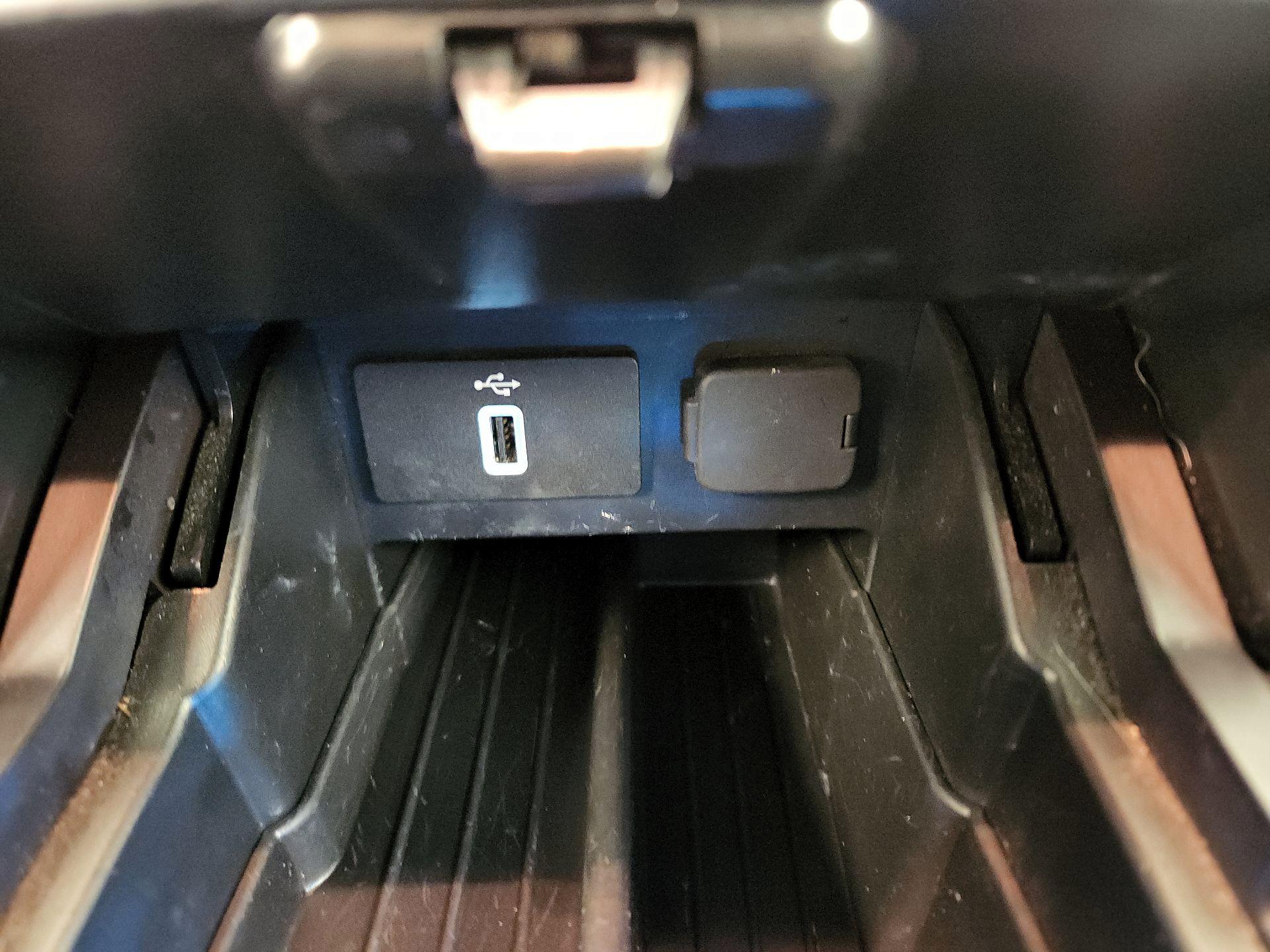 Thumbnail: 2019 Ford Explorer - 16