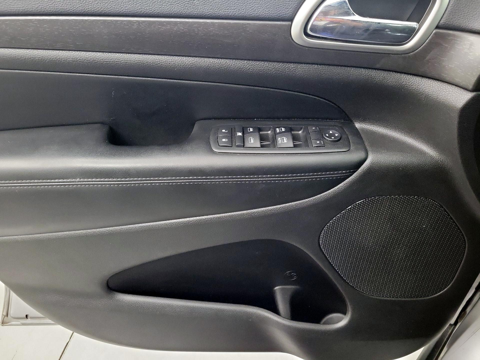 Thumbnail: 2018 Jeep Grand Cherokee - 10