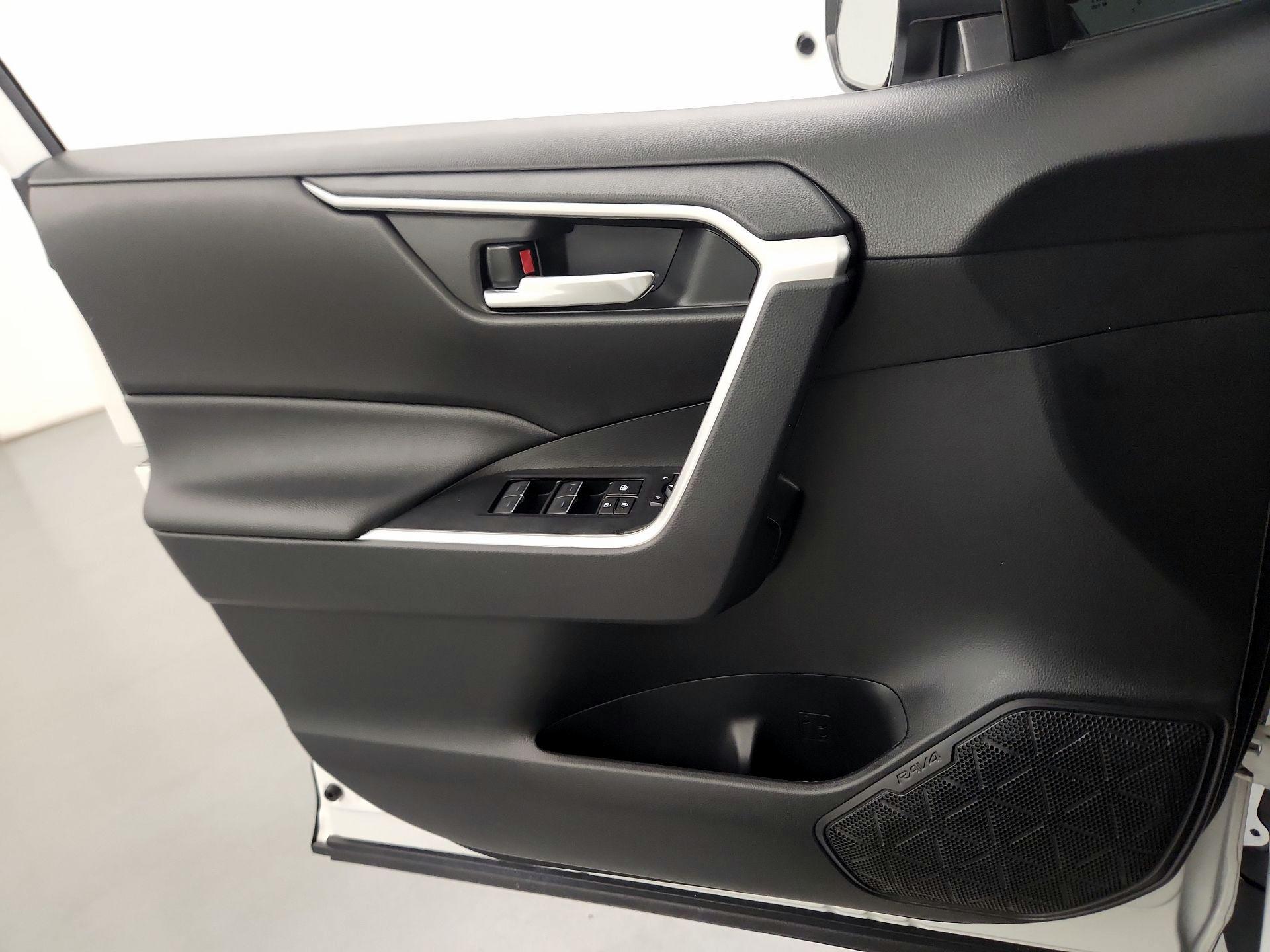 Thumbnail: 2023 Toyota RAV4 - 10