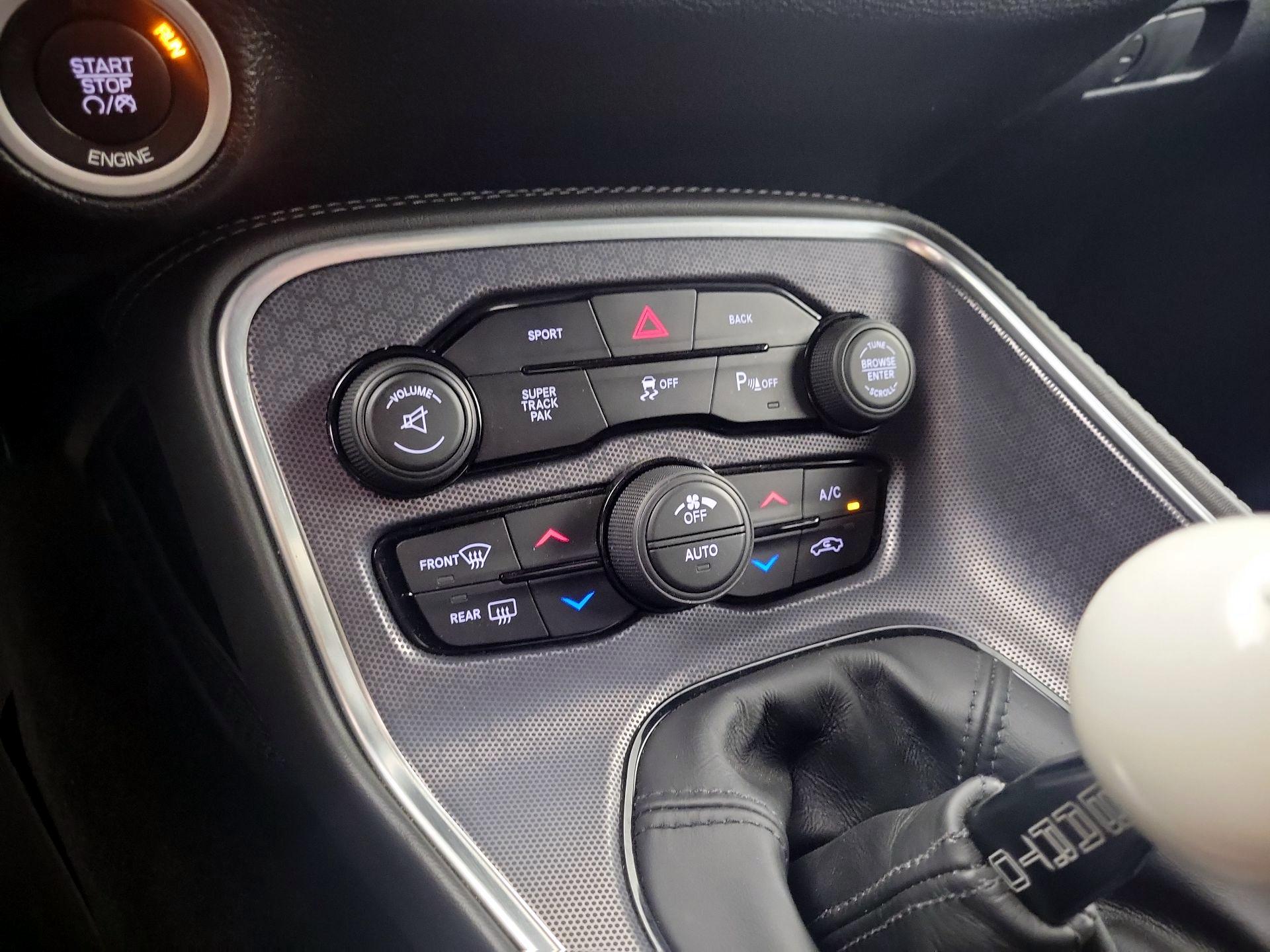 Thumbnail: 2015 Dodge Challenger - 16