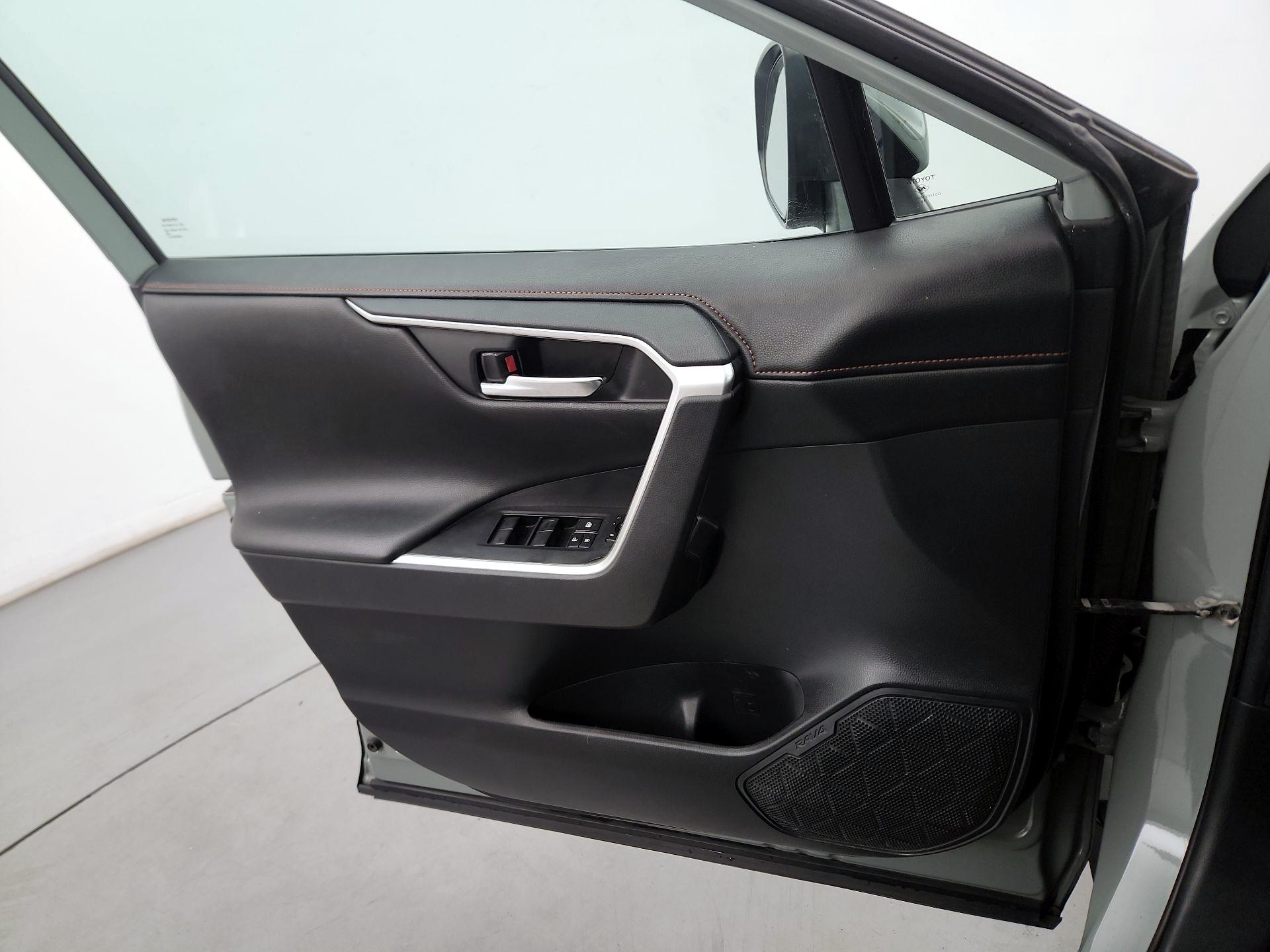 Thumbnail: 2019 Toyota RAV4 - 10