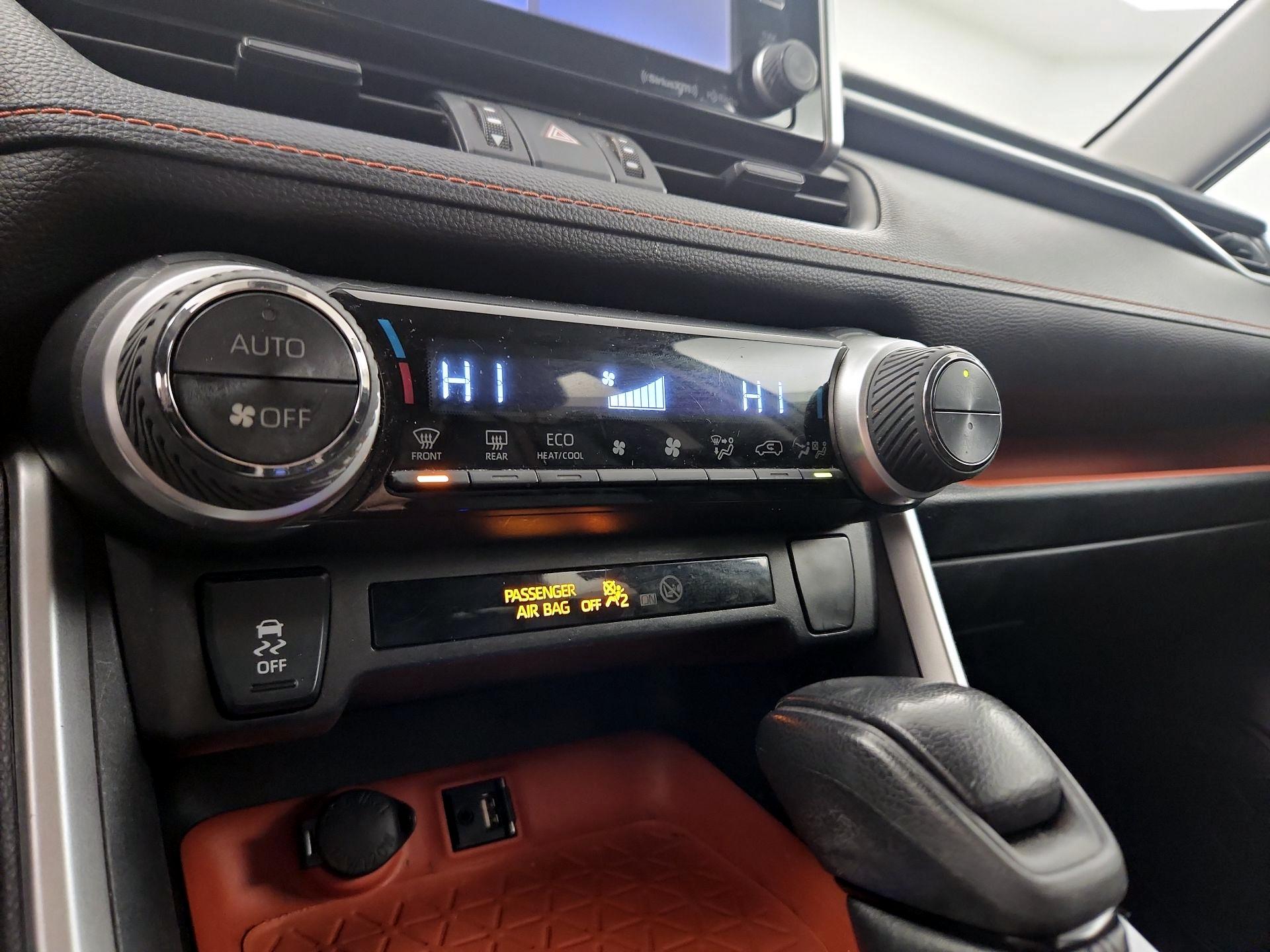 Thumbnail: 2019 Toyota RAV4 - 14