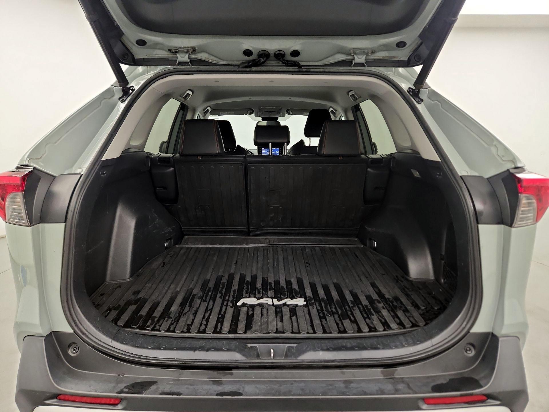 Thumbnail: 2019 Toyota RAV4 - 18