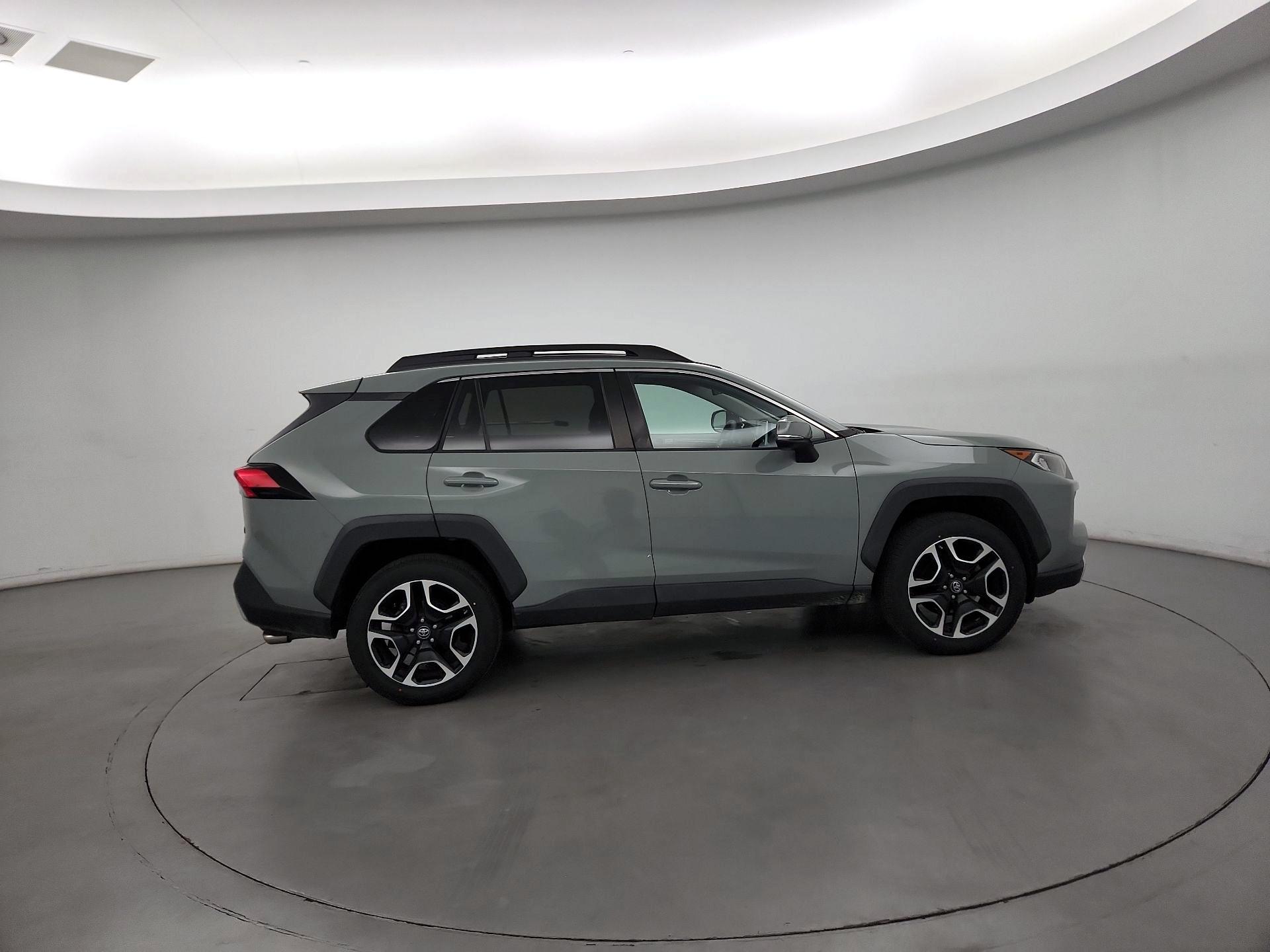 Thumbnail: 2019 Toyota RAV4 - 4