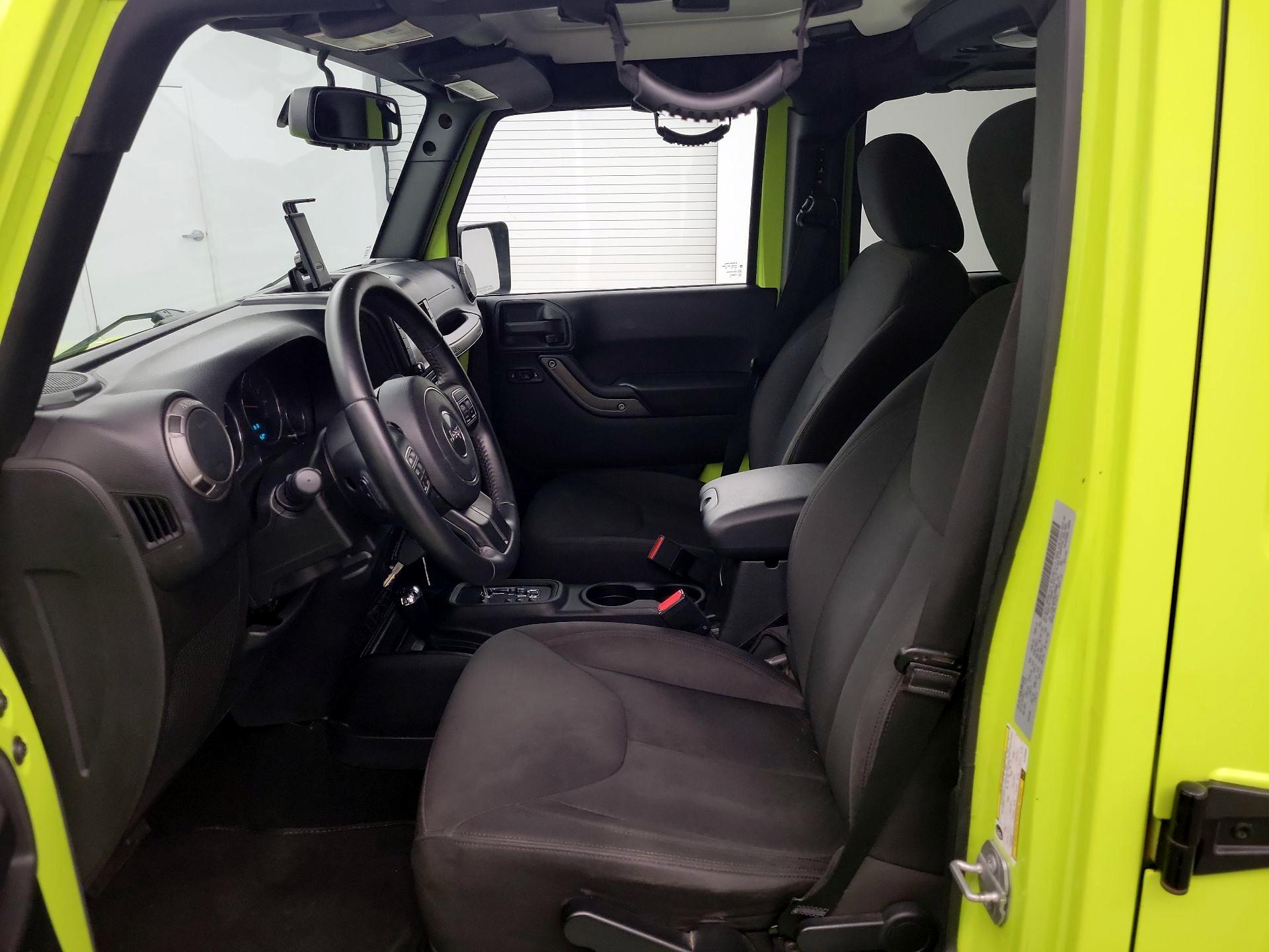 Thumbnail: 2016 Jeep Wrangler - 9