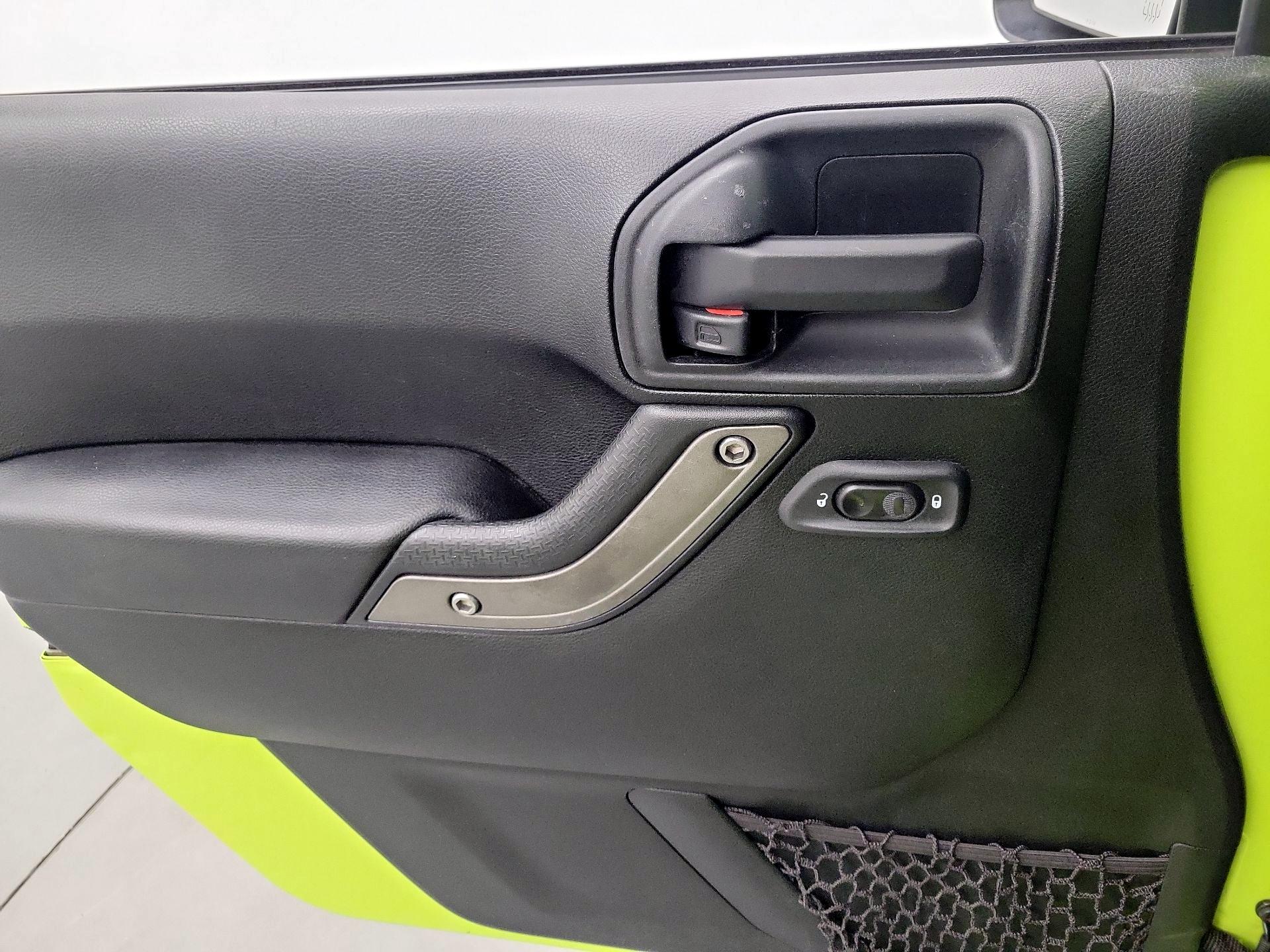 Thumbnail: 2016 Jeep Wrangler - 10