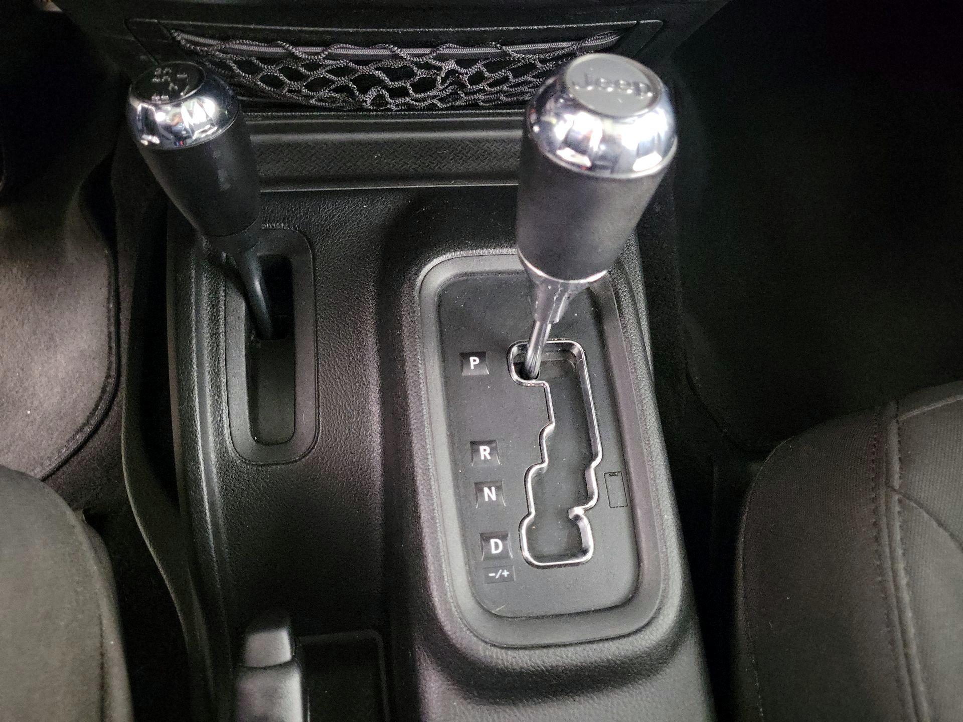 Thumbnail: 2016 Jeep Wrangler - 13