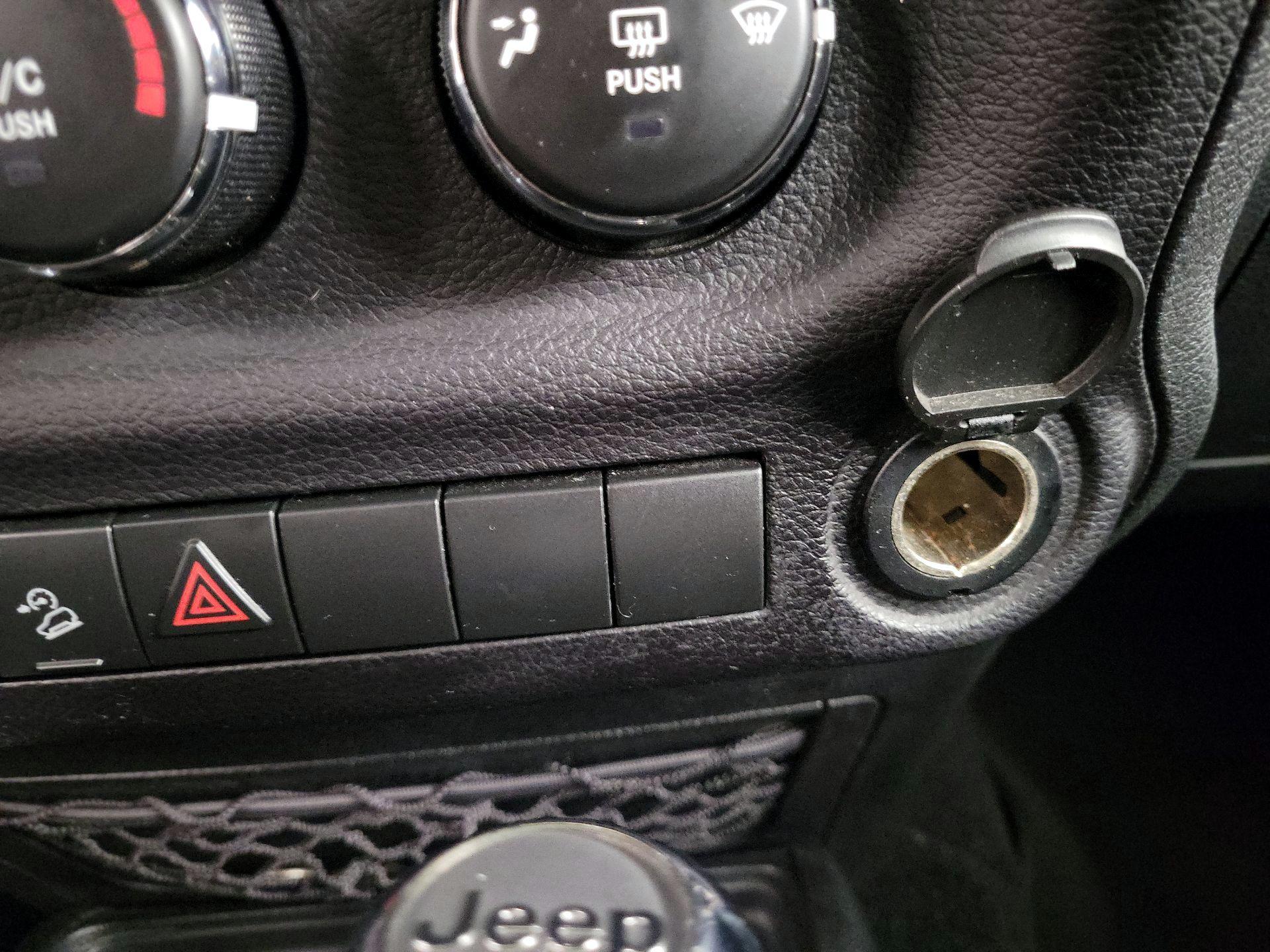 Thumbnail: 2016 Jeep Wrangler - 14