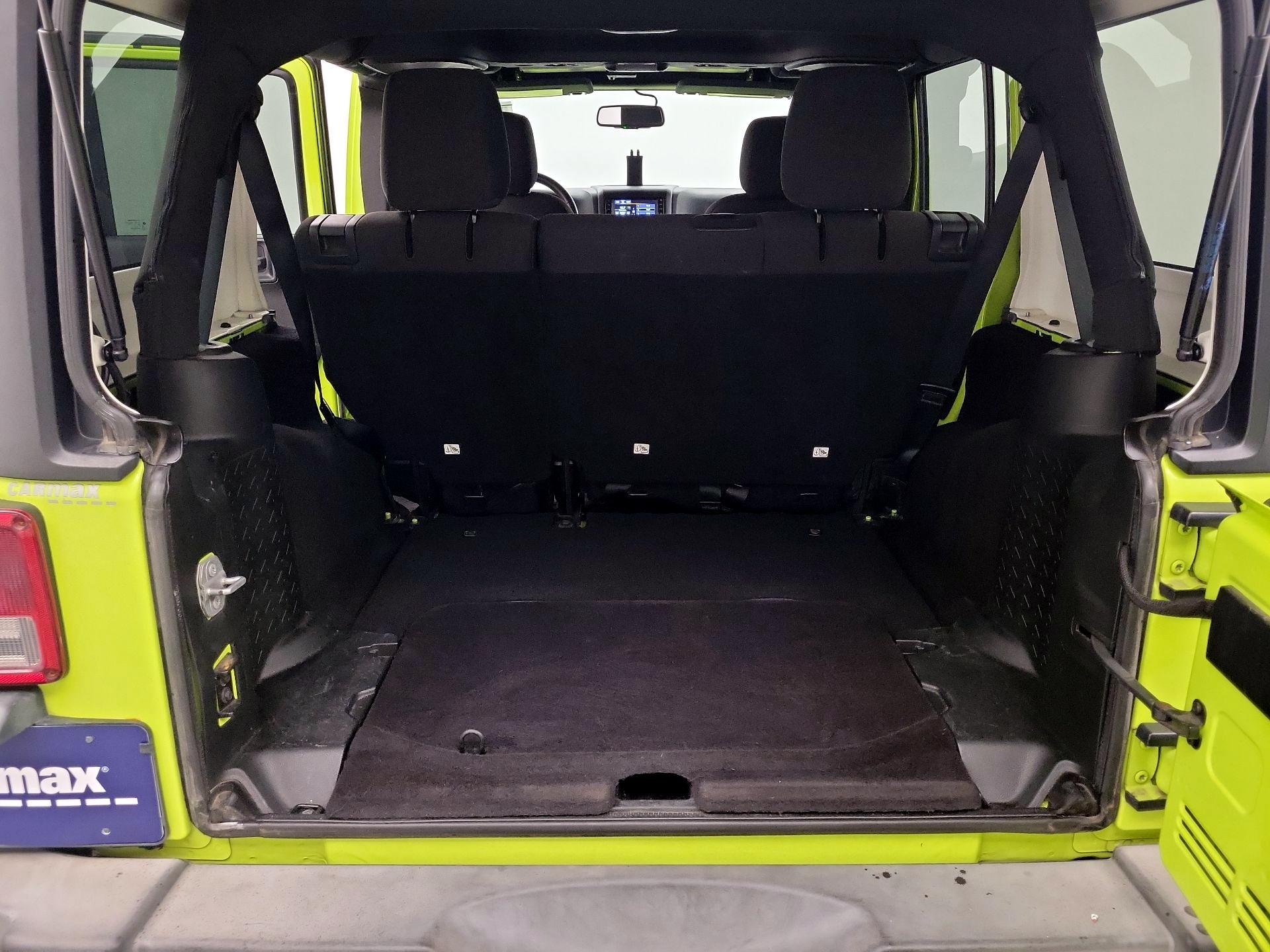 Thumbnail: 2016 Jeep Wrangler - 16