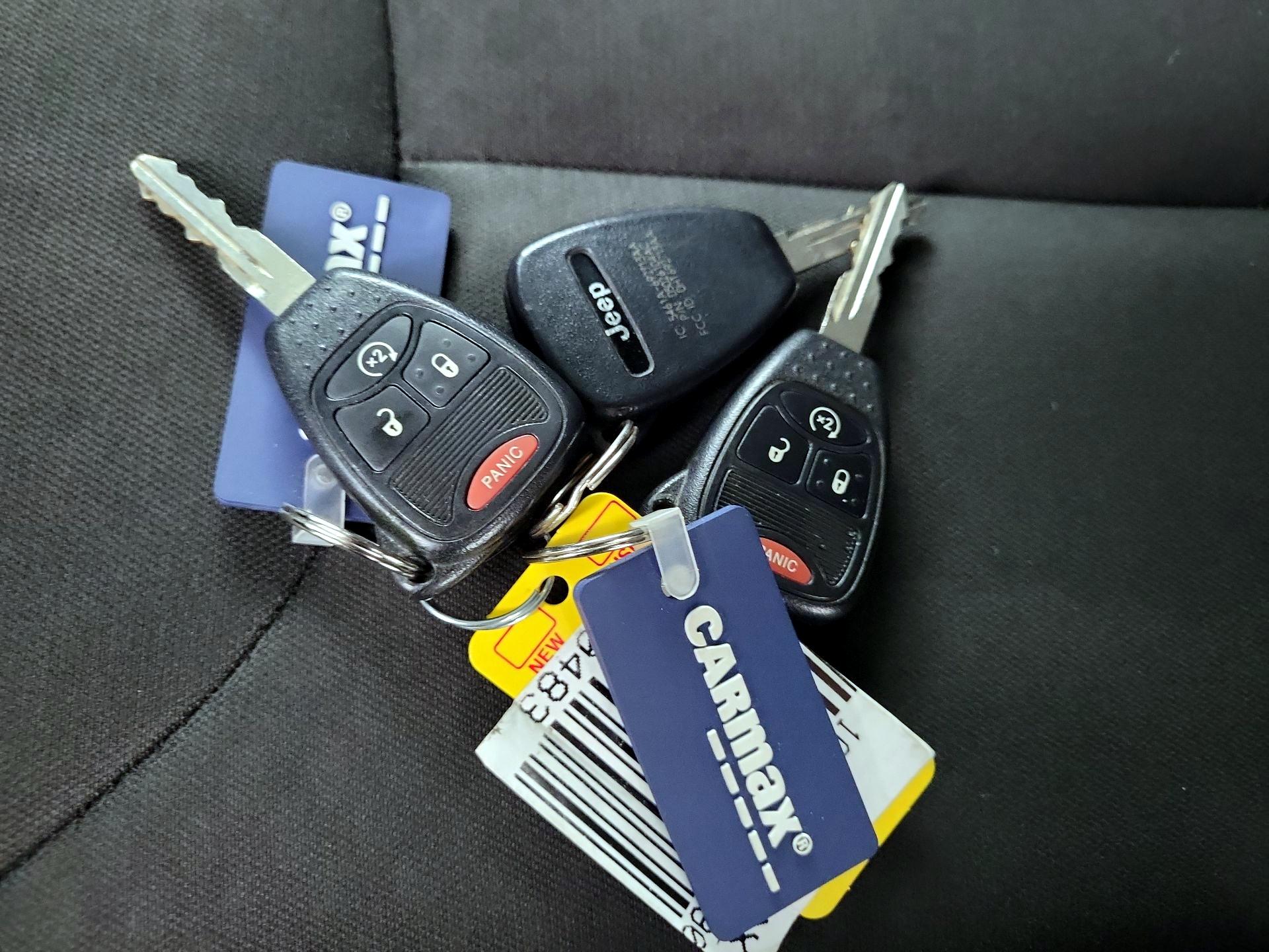 Thumbnail: 2016 Jeep Wrangler - 18