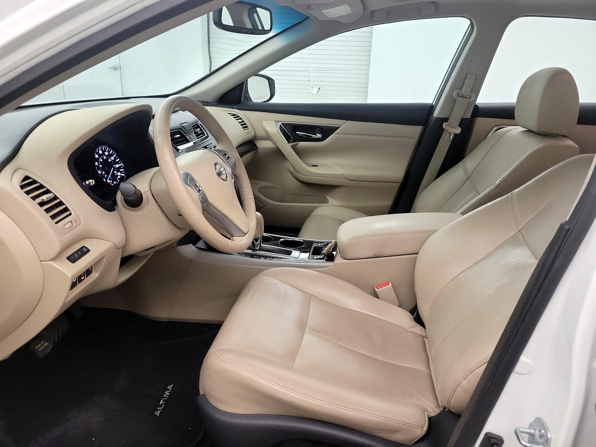 Thumbnail: 2015 Nissan Altima - 9