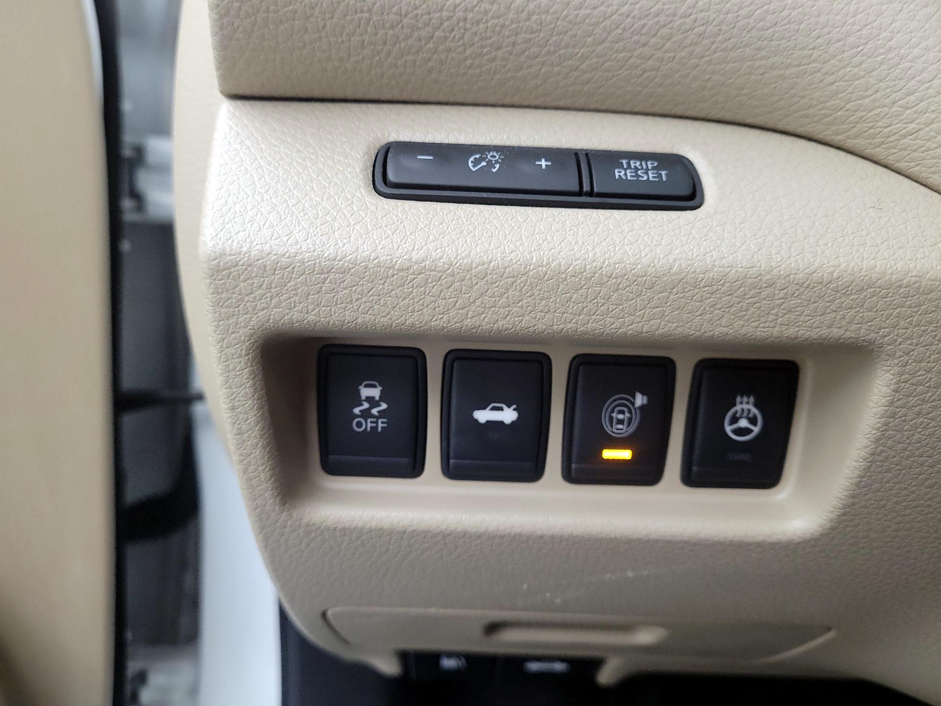 Thumbnail: 2015 Nissan Altima - 11