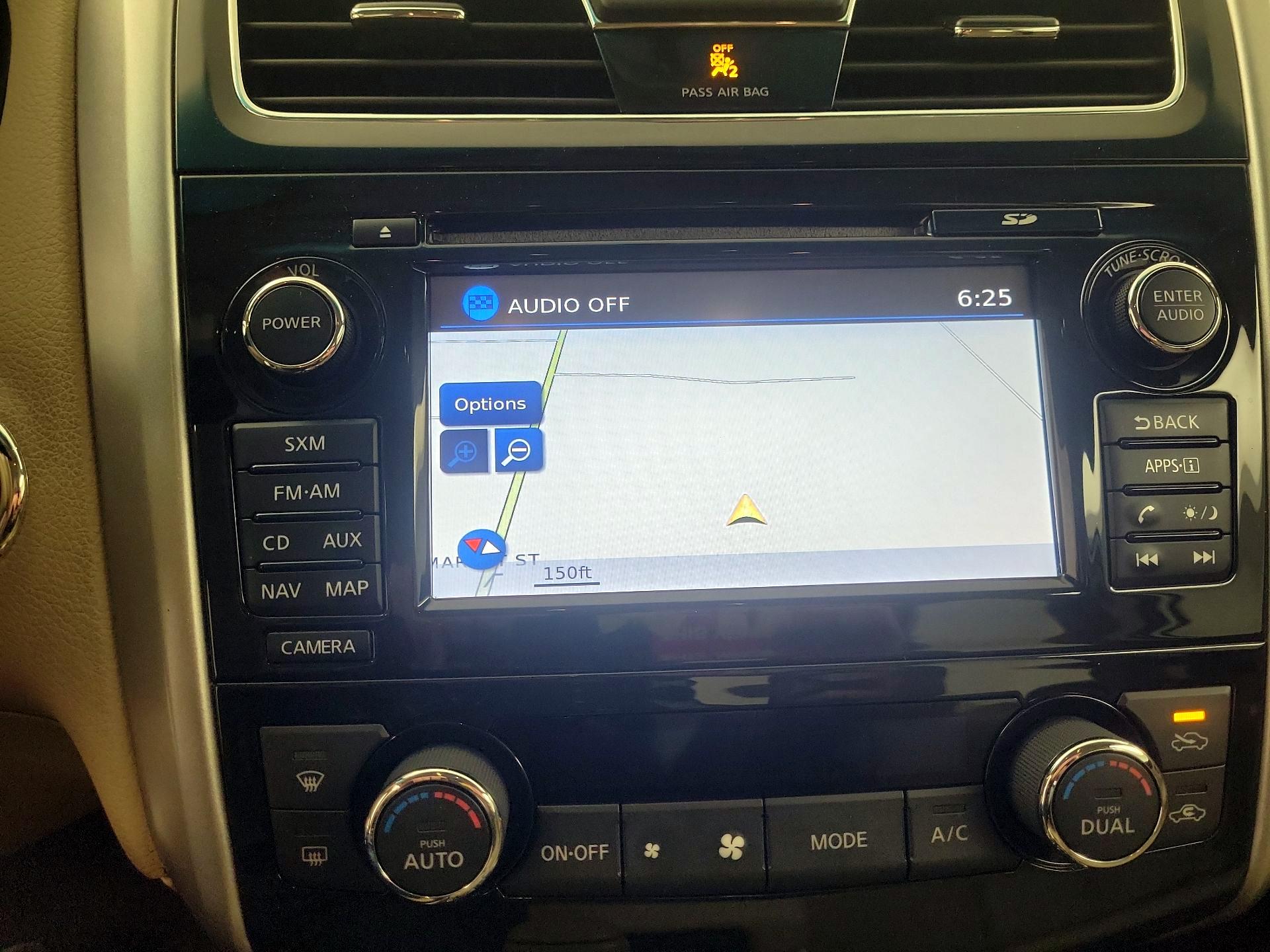 Thumbnail: 2015 Nissan Altima - 12