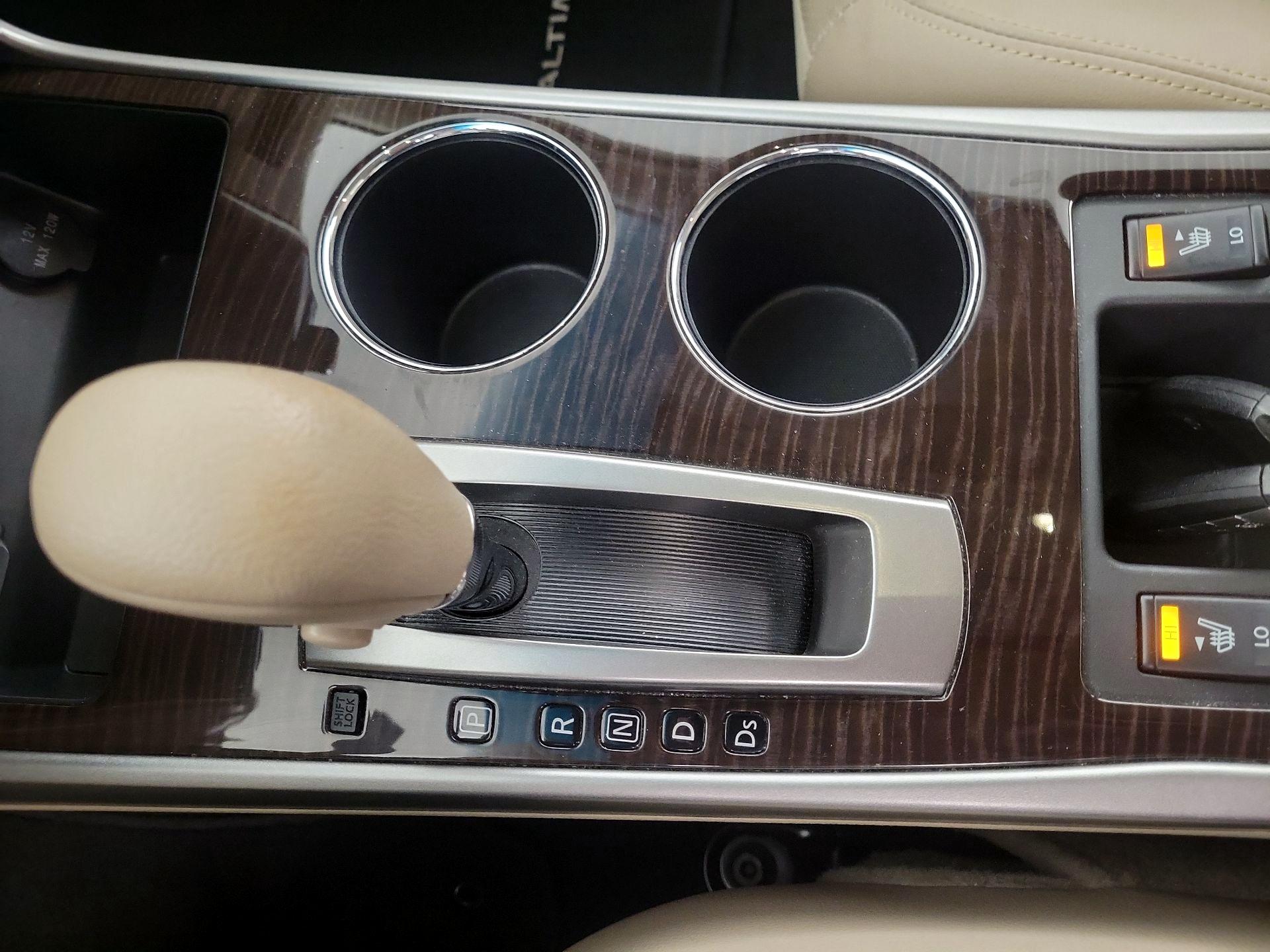 Thumbnail: 2015 Nissan Altima - 16