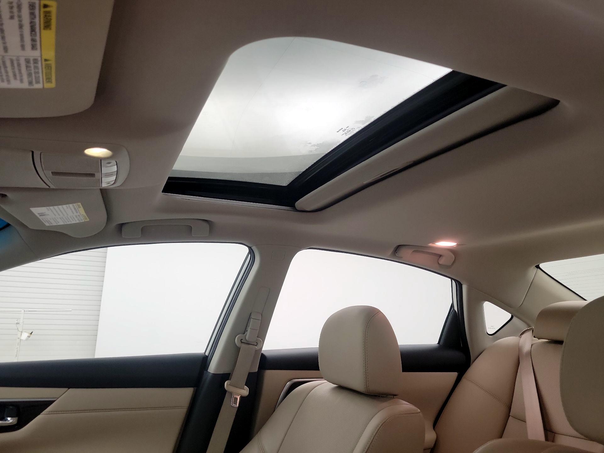 Thumbnail: 2015 Nissan Altima - 18