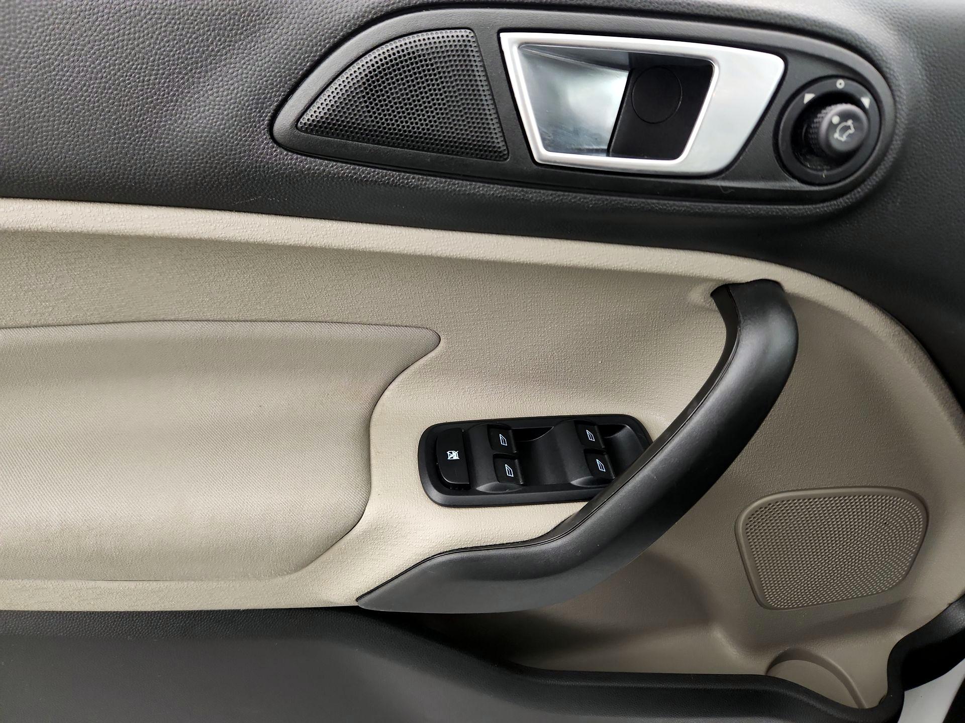 Thumbnail: 2016 Ford Fiesta - 10