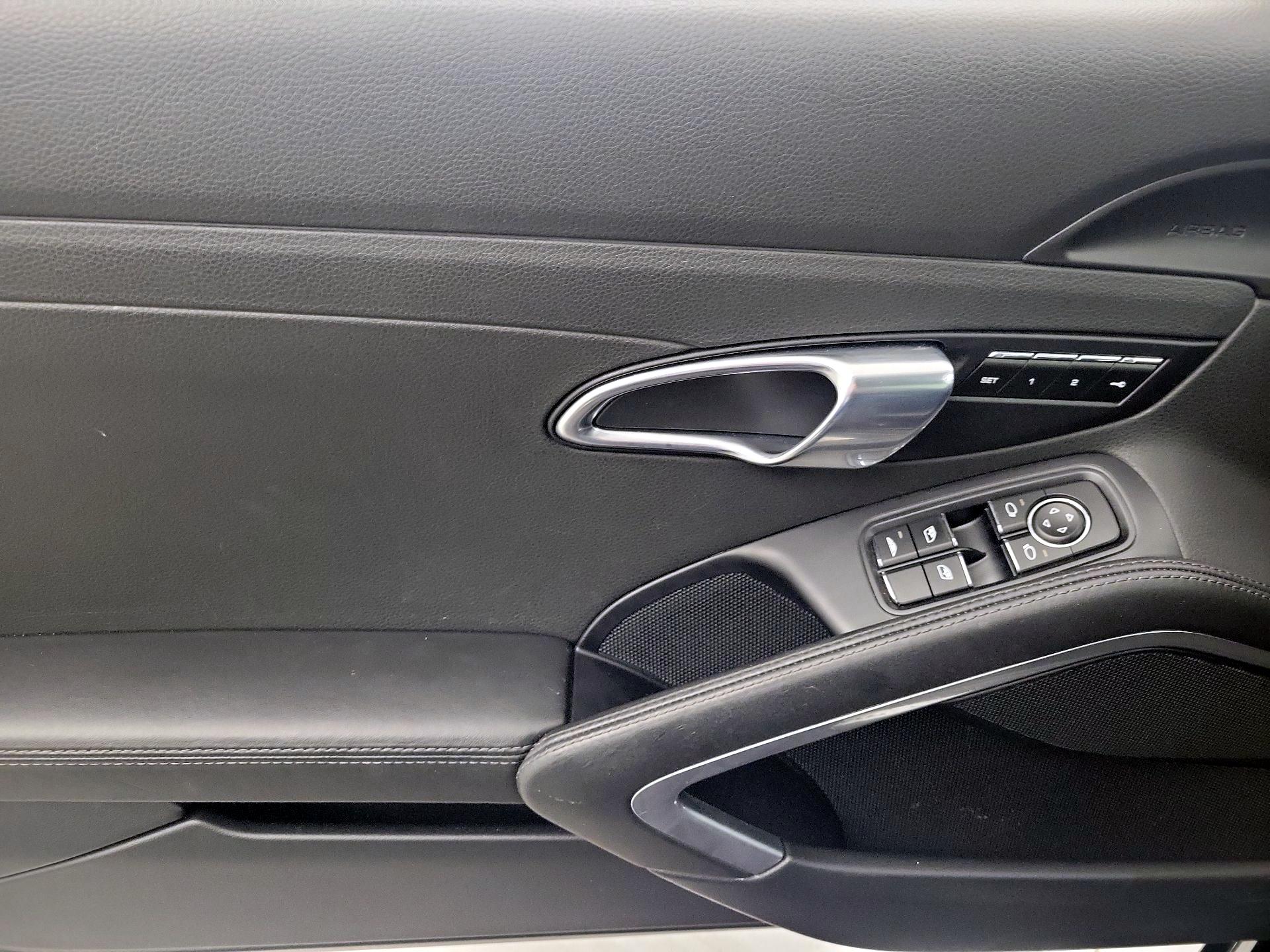 Thumbnail: 2019 Porsche 911 - 10