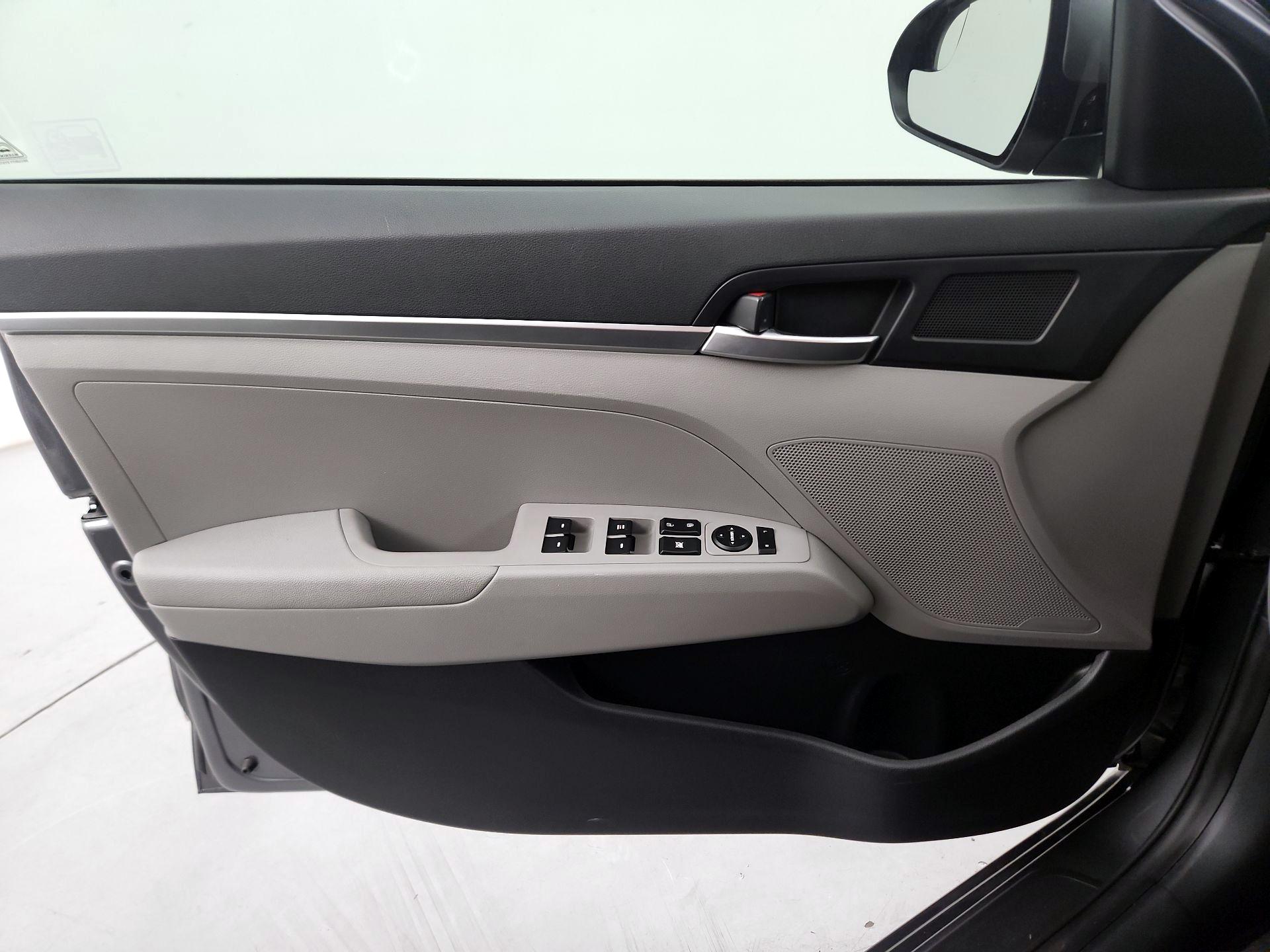 Thumbnail: 2020 Hyundai Elantra - 10