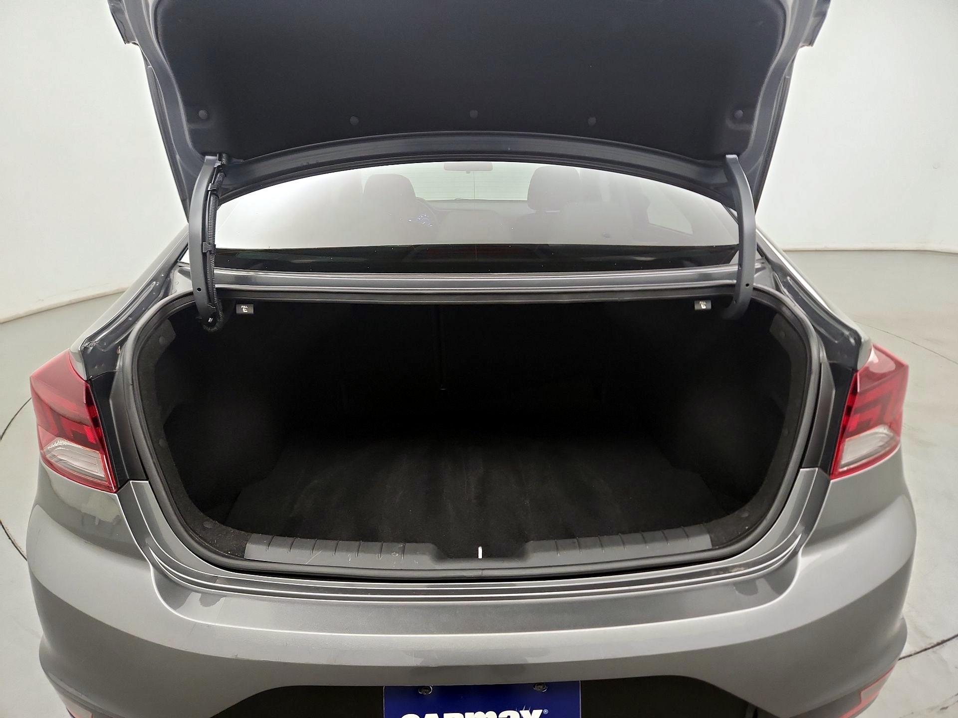 Thumbnail: 2020 Hyundai Elantra - 18