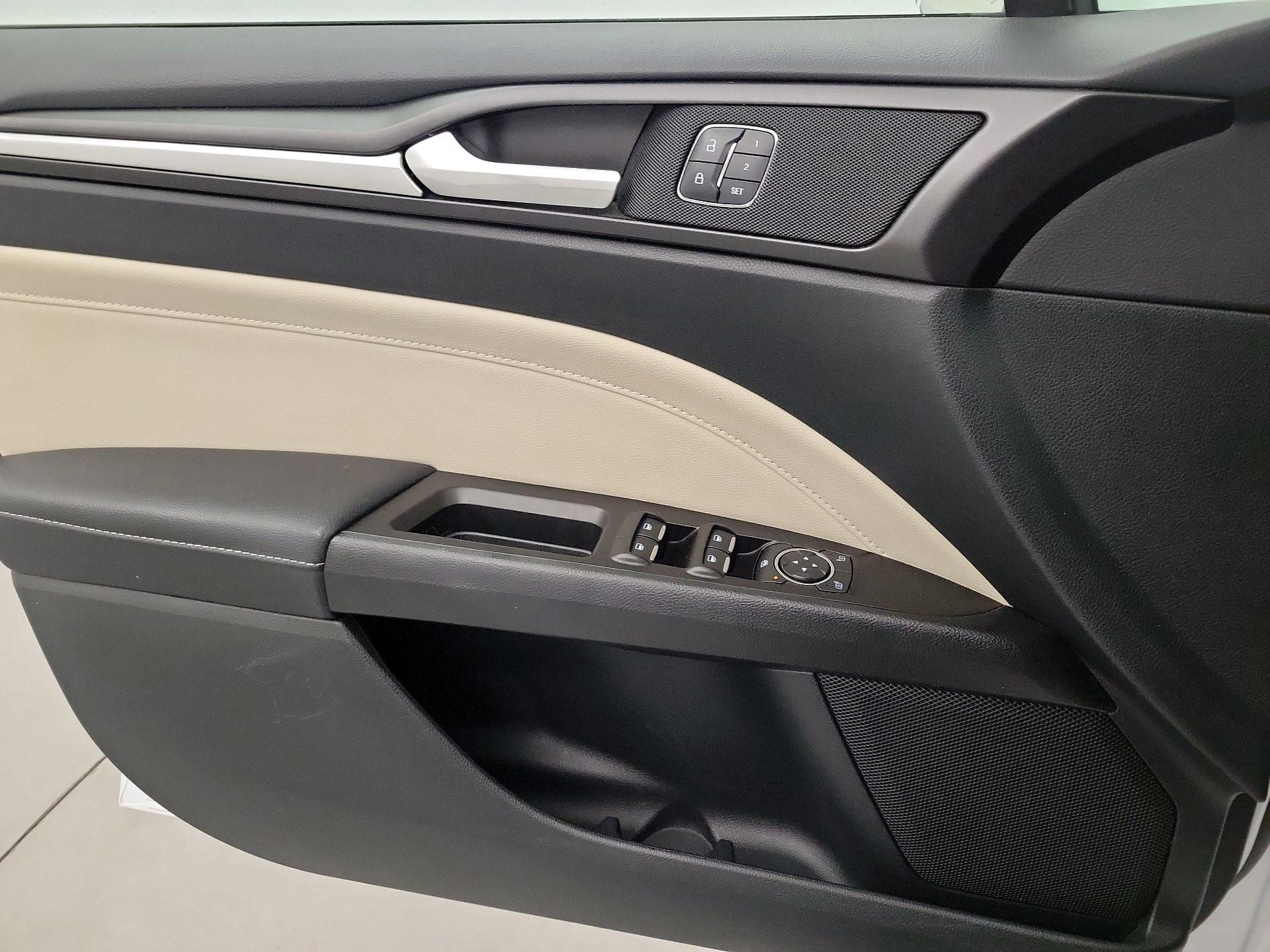 Thumbnail: 2017 Ford Fusion - 10