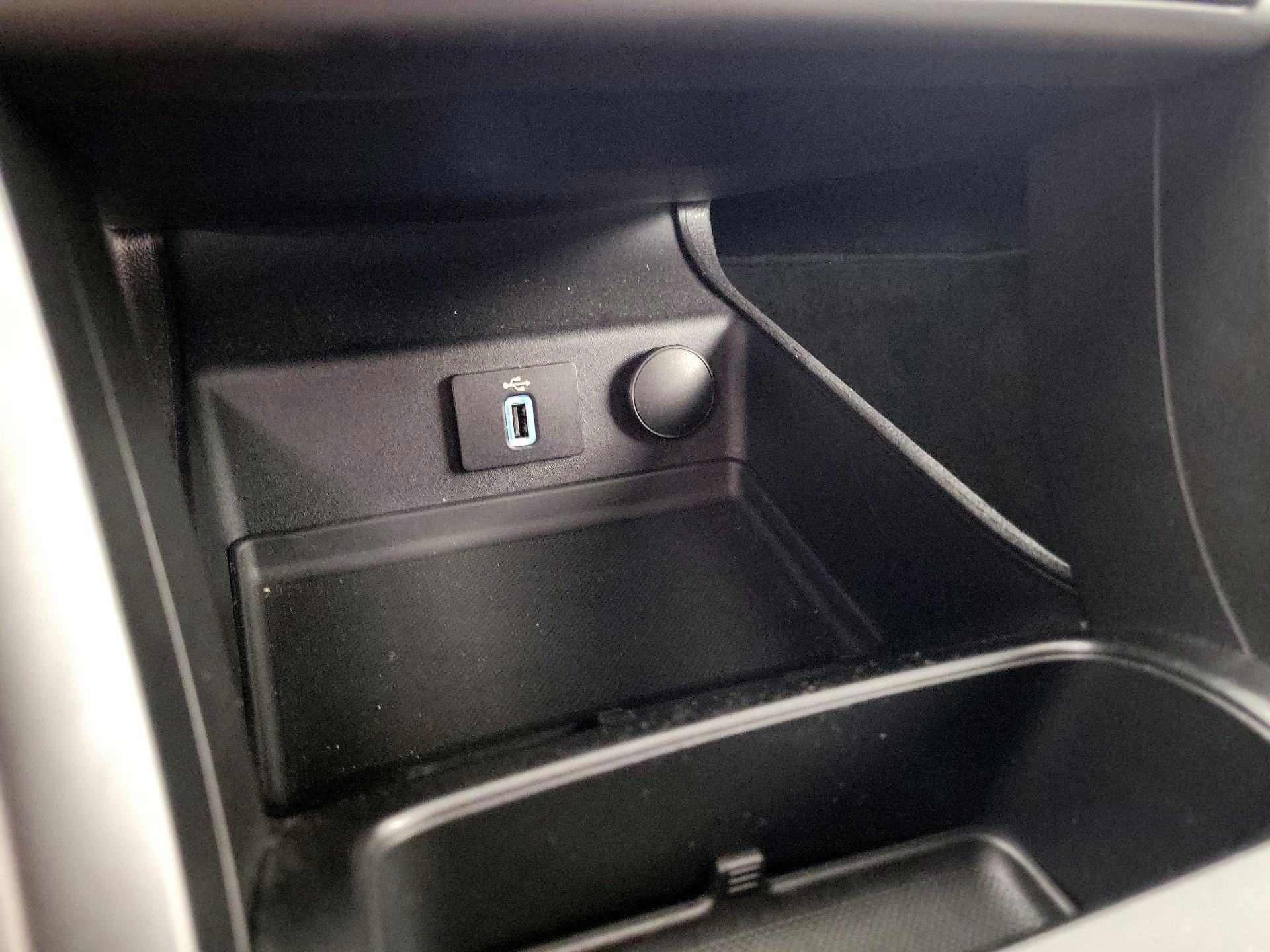 Thumbnail: 2017 Ford Fusion - 16