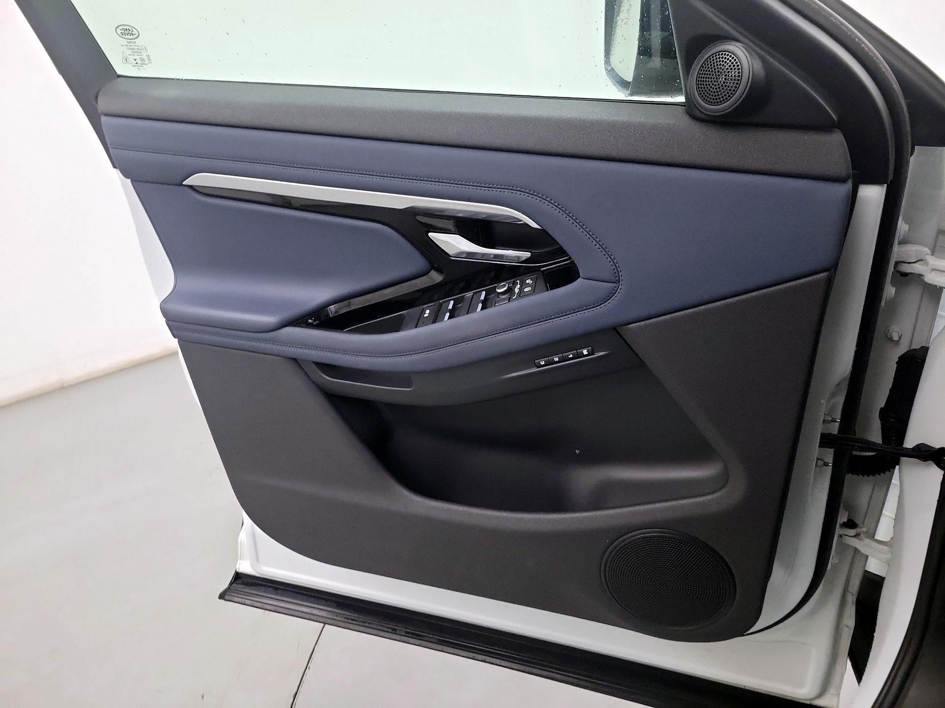 Thumbnail: 2020 Land Rover Range Rover Evoque - 10