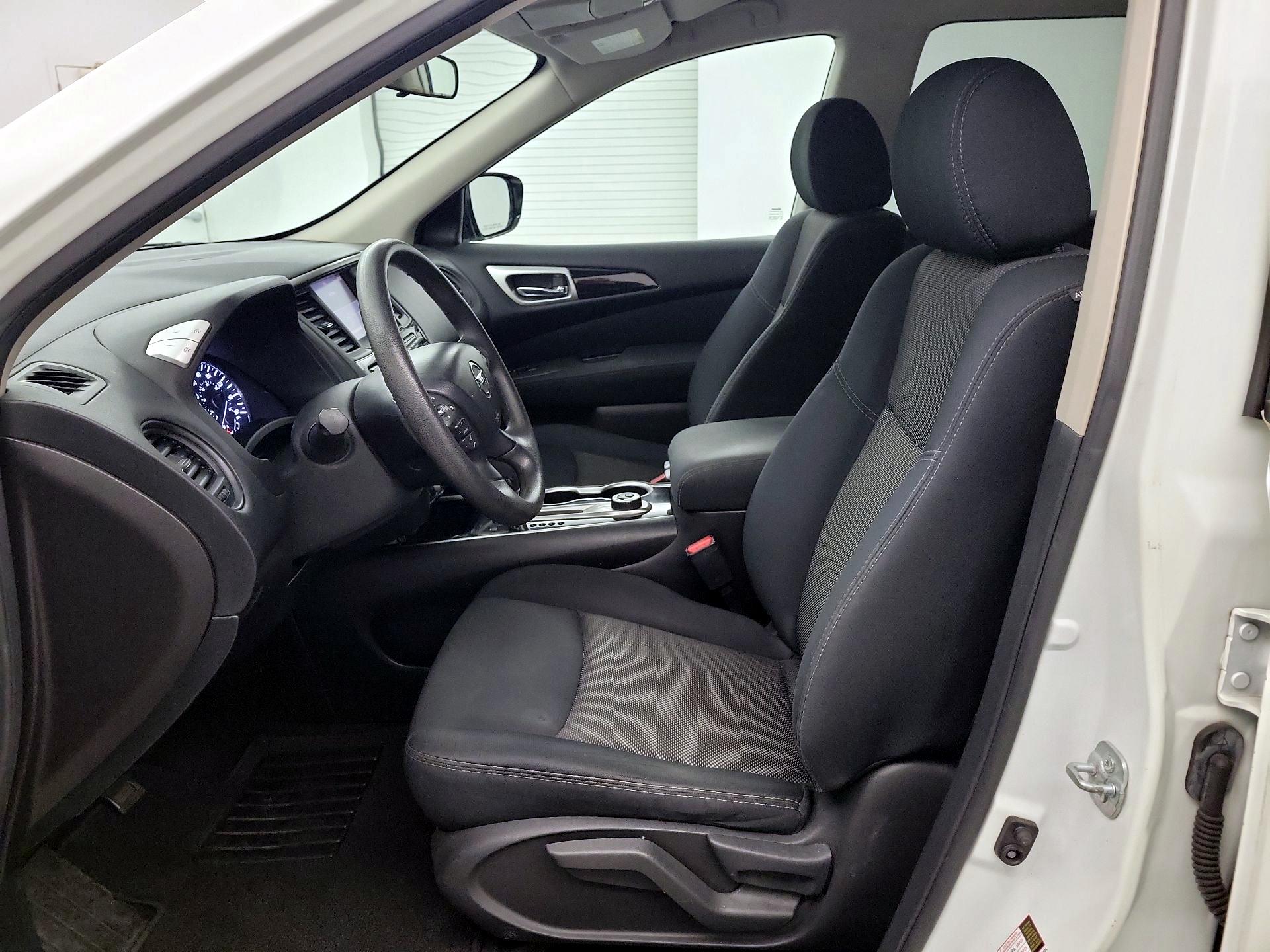 Thumbnail: 2017 Nissan Pathfinder - 9