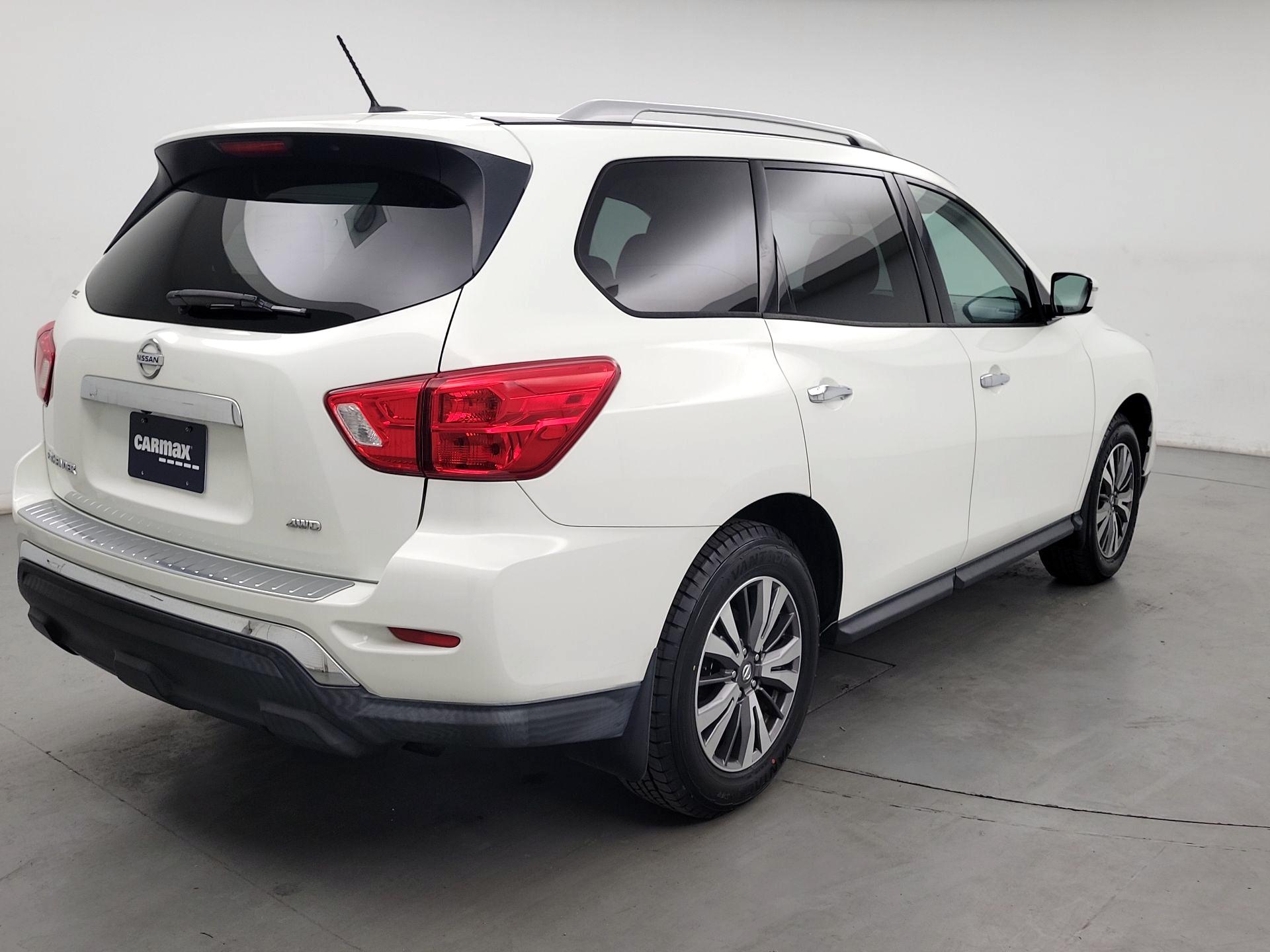 Thumbnail: 2017 Nissan Pathfinder - 5