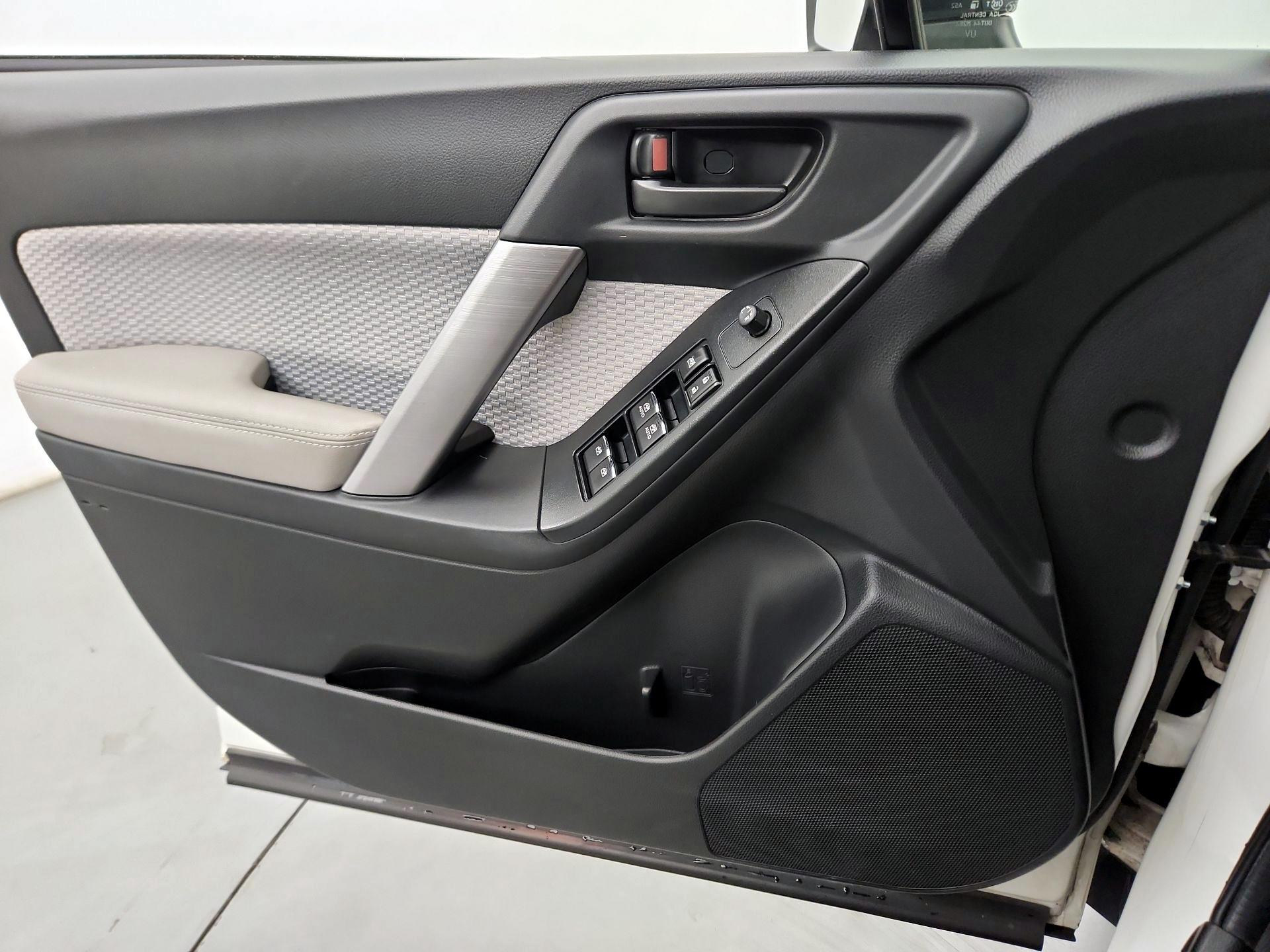 Thumbnail: 2017 Subaru Forester - 10