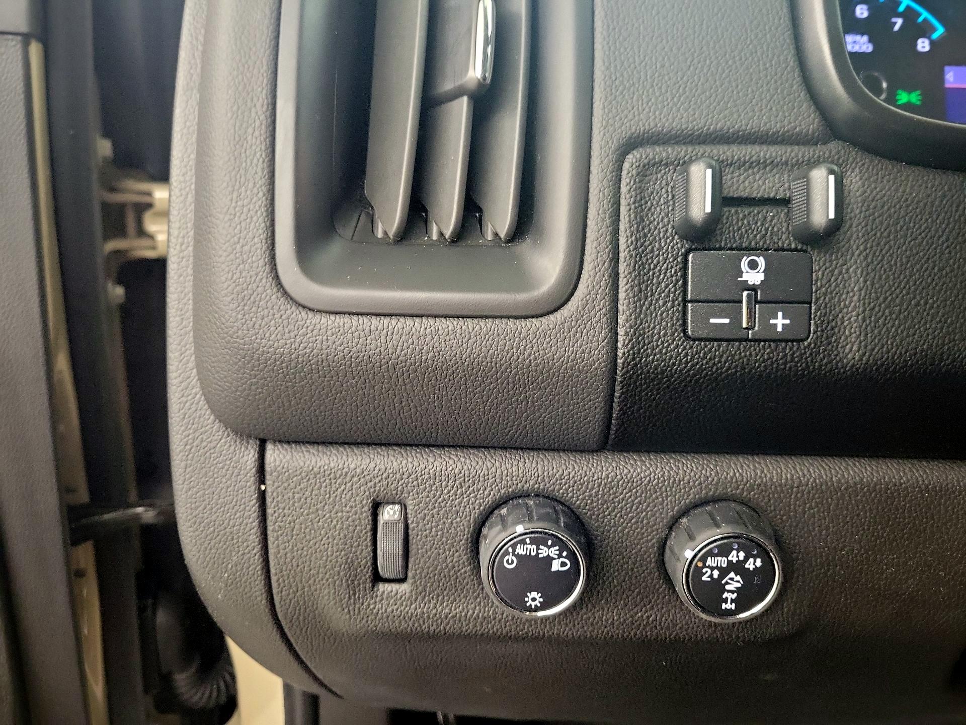 Thumbnail: 2022 Chevrolet Colorado - 13