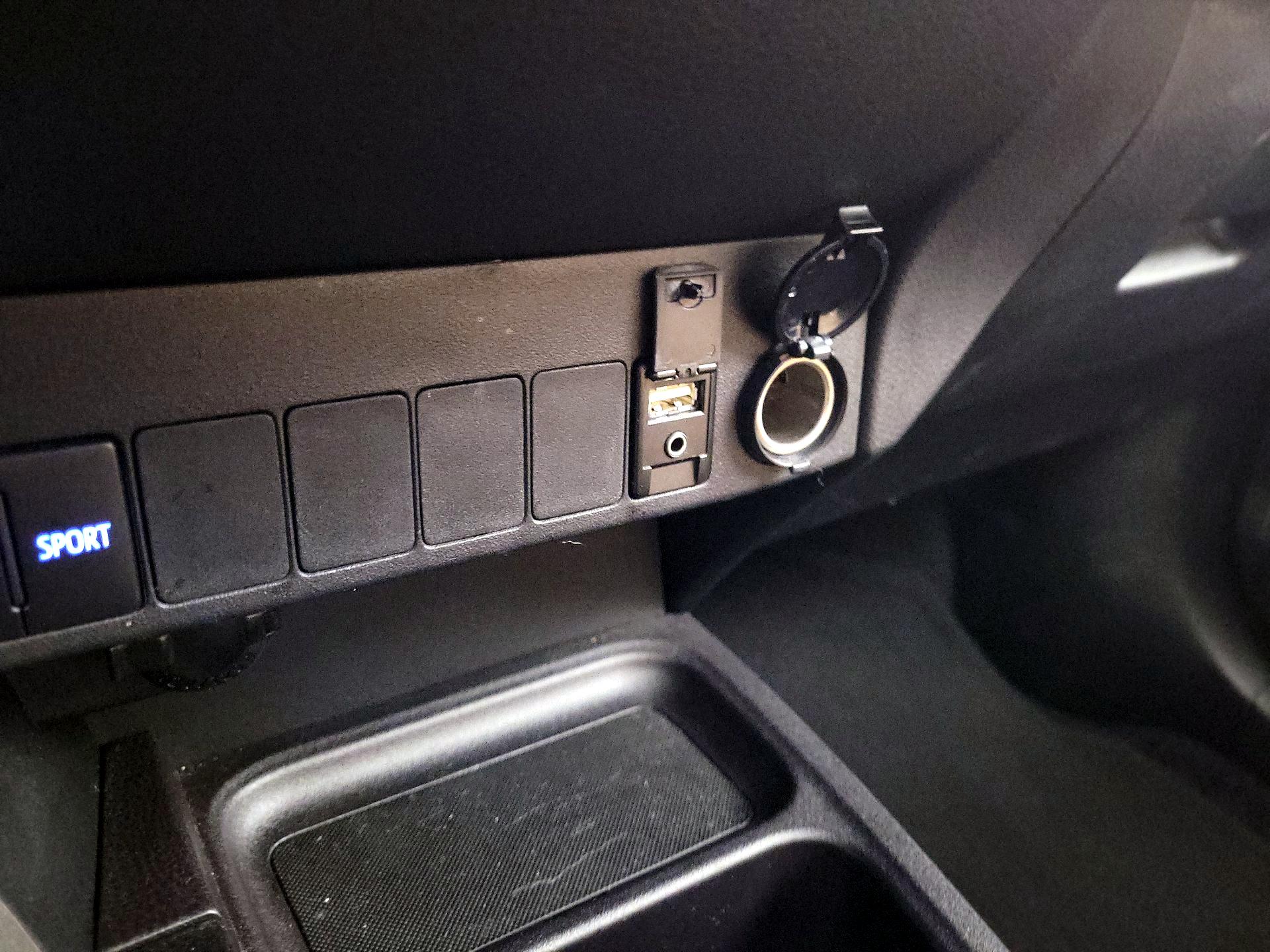 Thumbnail: 2018 Toyota RAV4 - 16