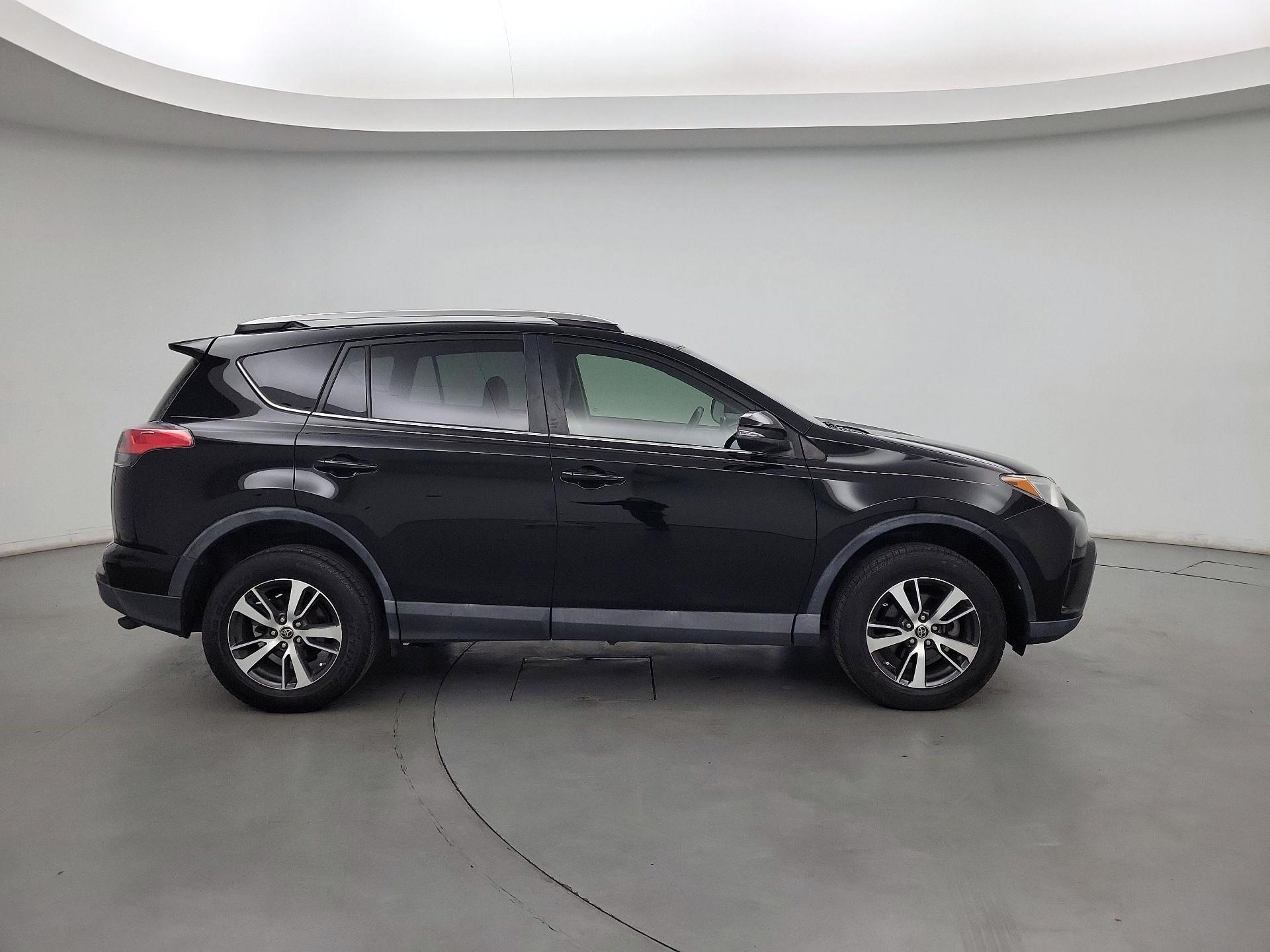 Thumbnail: 2018 Toyota RAV4 - 4