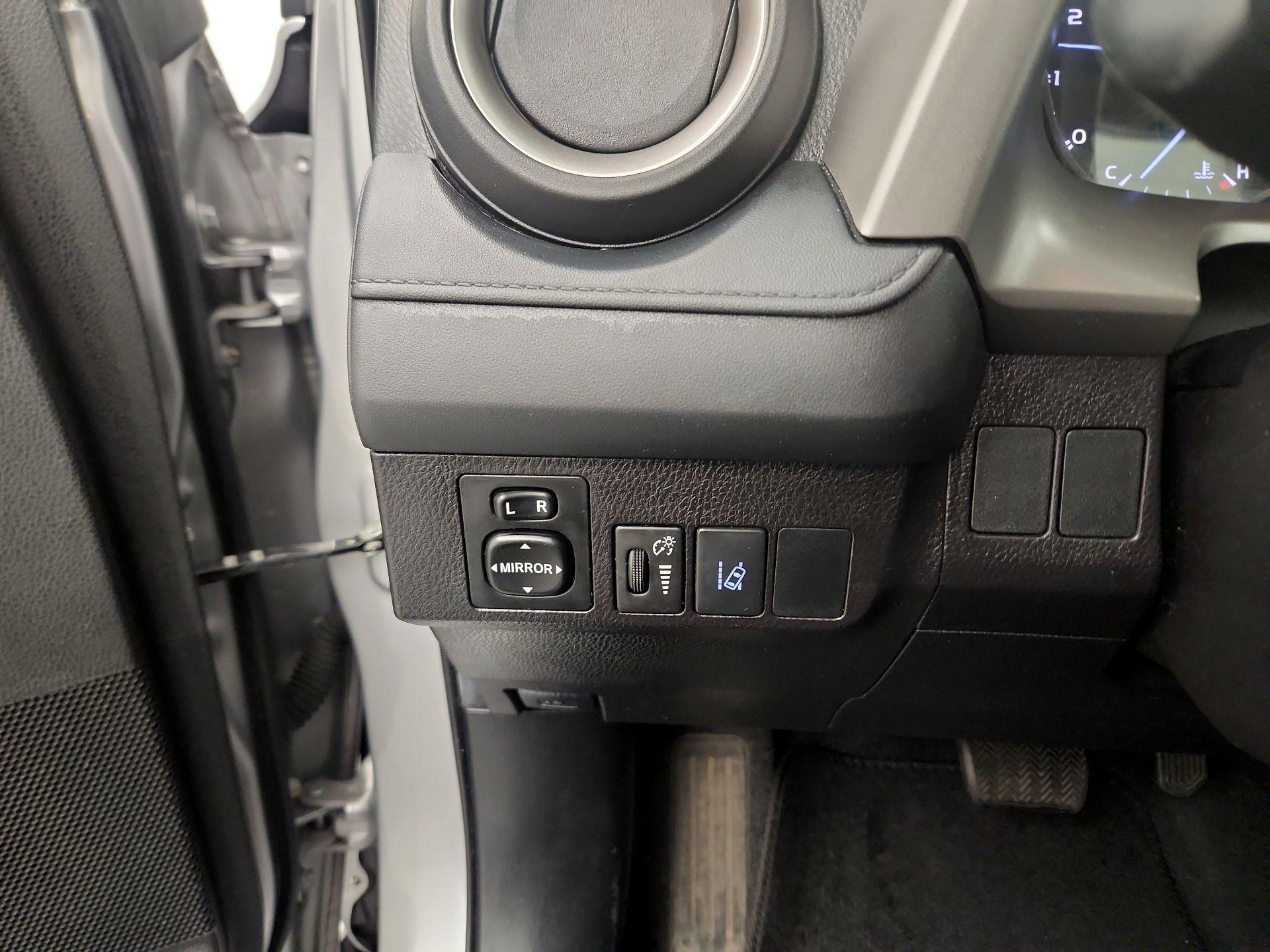 Thumbnail: 2018 Toyota RAV4 - 11